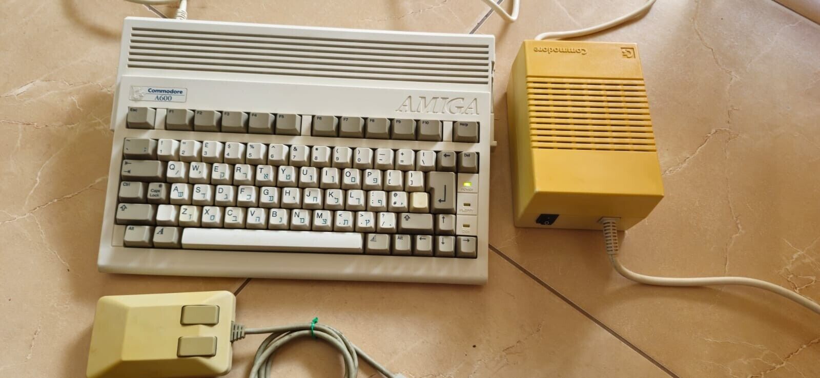 Commodore Amiga A600 Computer w/Original Power Supply w/Original Mouse UPS Ship