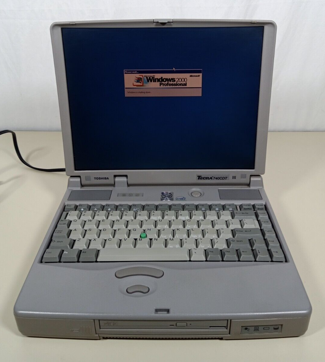 Vintage Toshiba Tecra 740CDT Laptop Intel Pentium MMX 147MB RAM 2GB HDD Win 2000