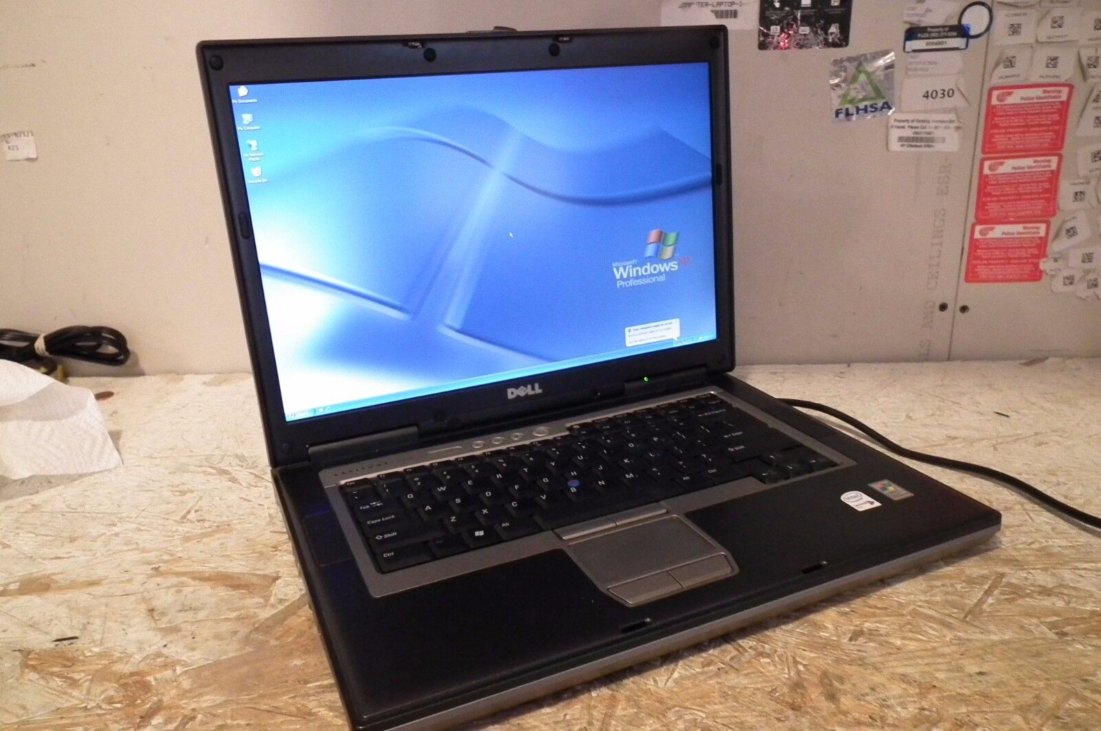 Dell D620 Laptop / 1.66ghz  / 2gb / Windows XP / WIFI / DVD / very fast RS232