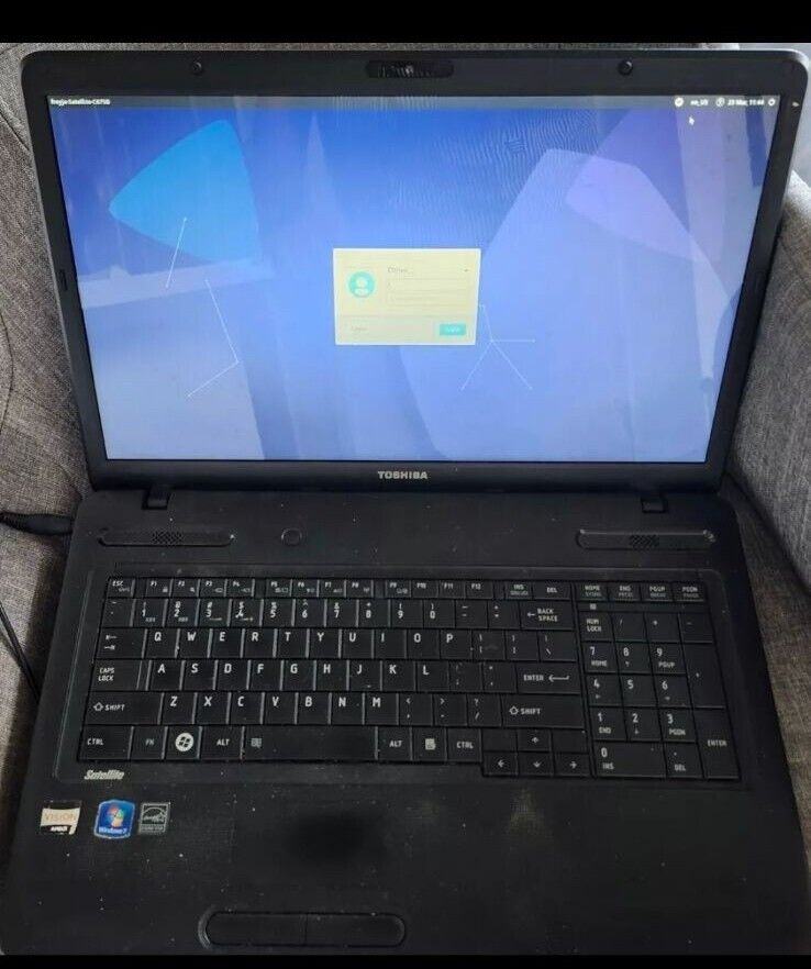 Toshiba Satellite C675D S7109 Laptop Runs Xubuntu