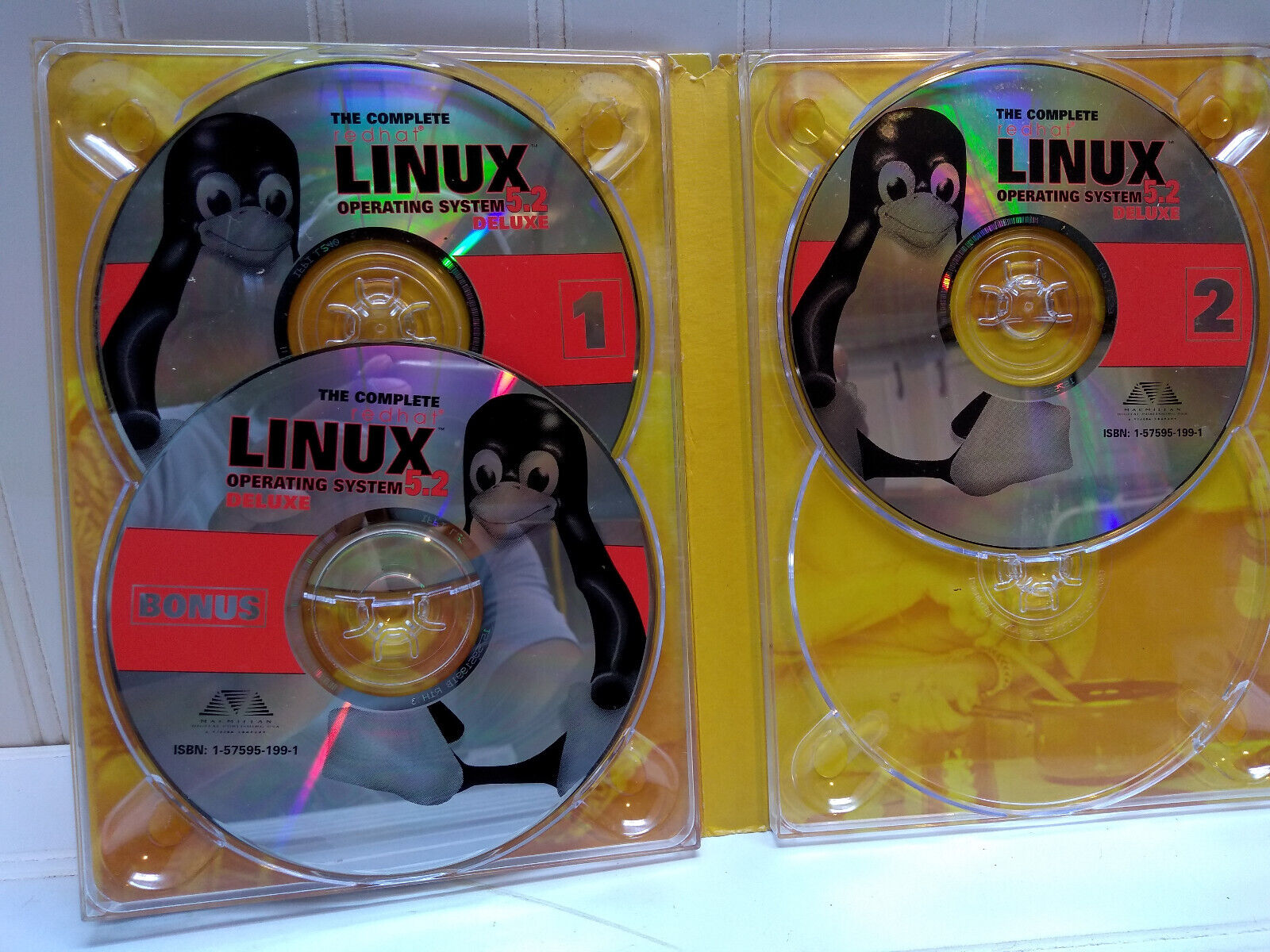 Red Hat The Complete Linux Operating System Deluxe 5.2 (3discs)