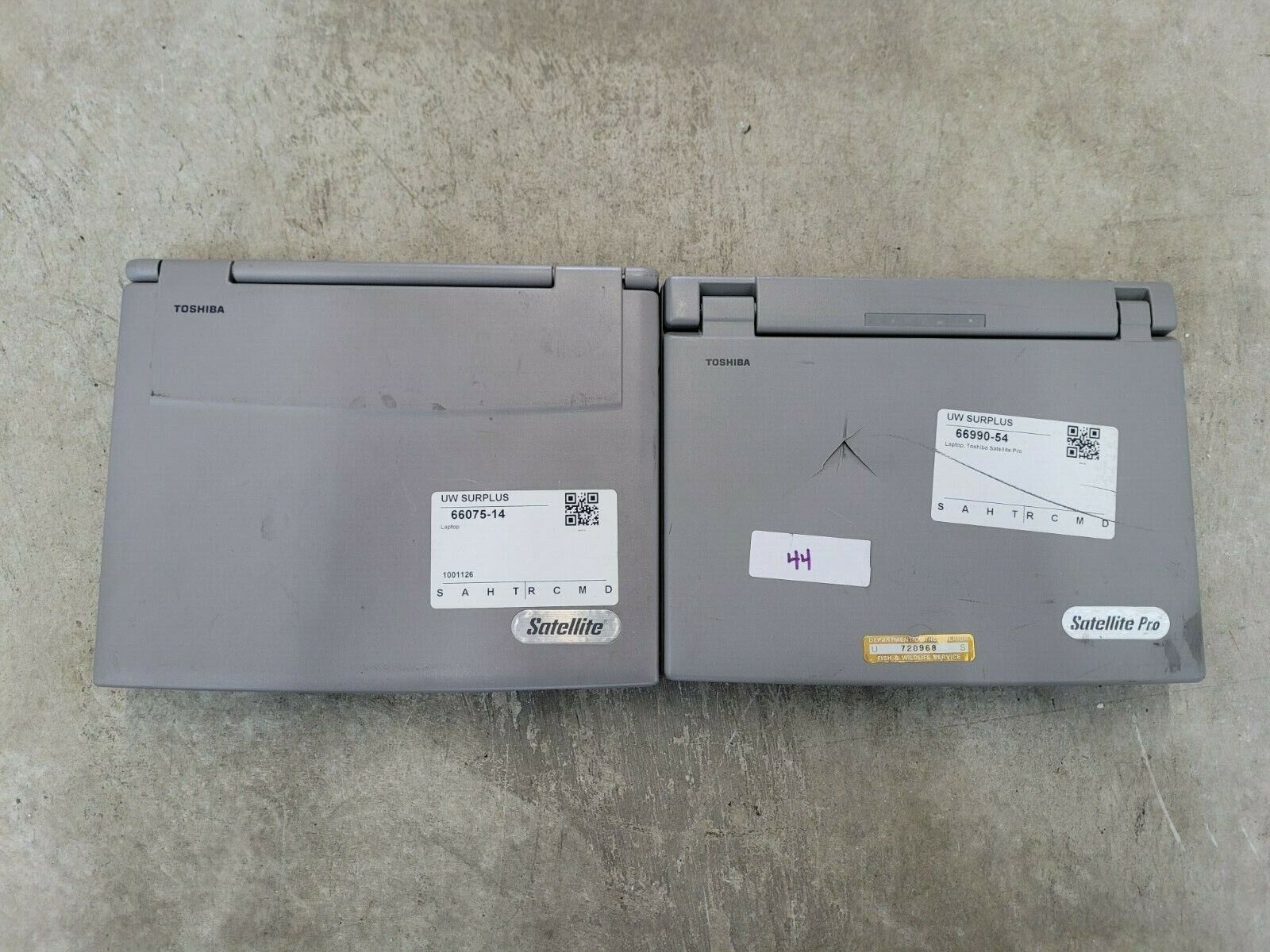 Set of 2 Vintage Toshiba Satellite Satellite Pro 220CDS 400CS Laptops No HDDs