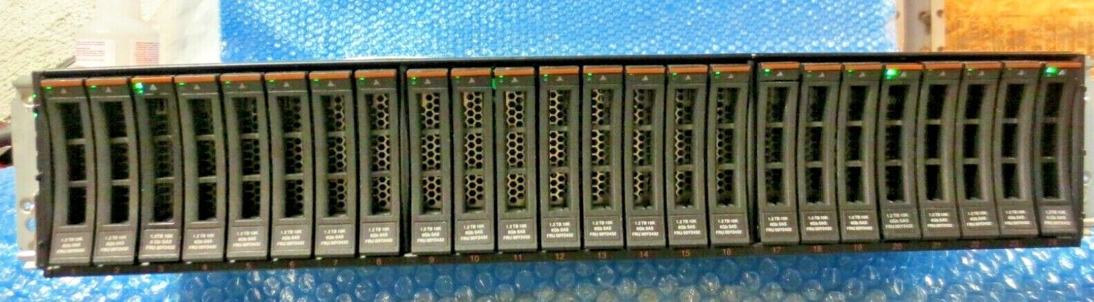 IBM Storwize V3700 2072-24E Expansion Array, 2x Expansion Canister, NO HDD