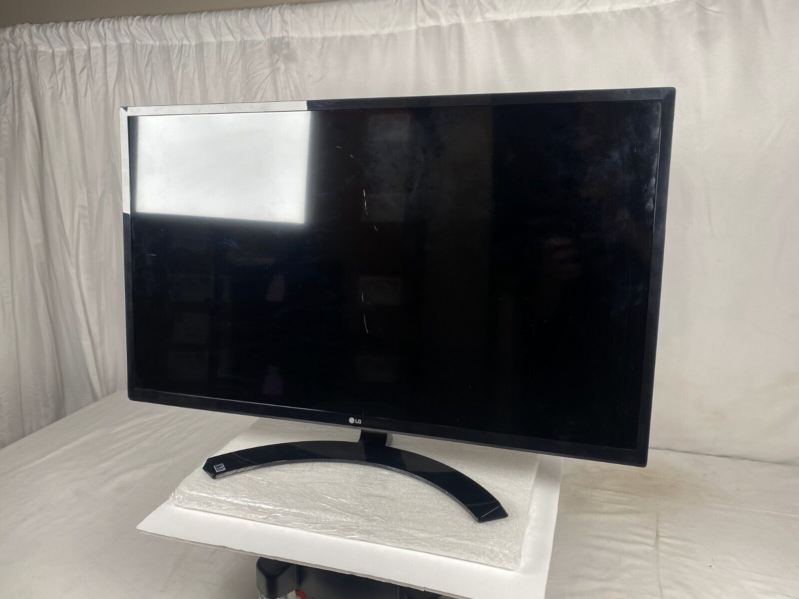 LG 32MA68HY-P 32 inch Full HD IPS LCD 1920x1080 Monitor - Black