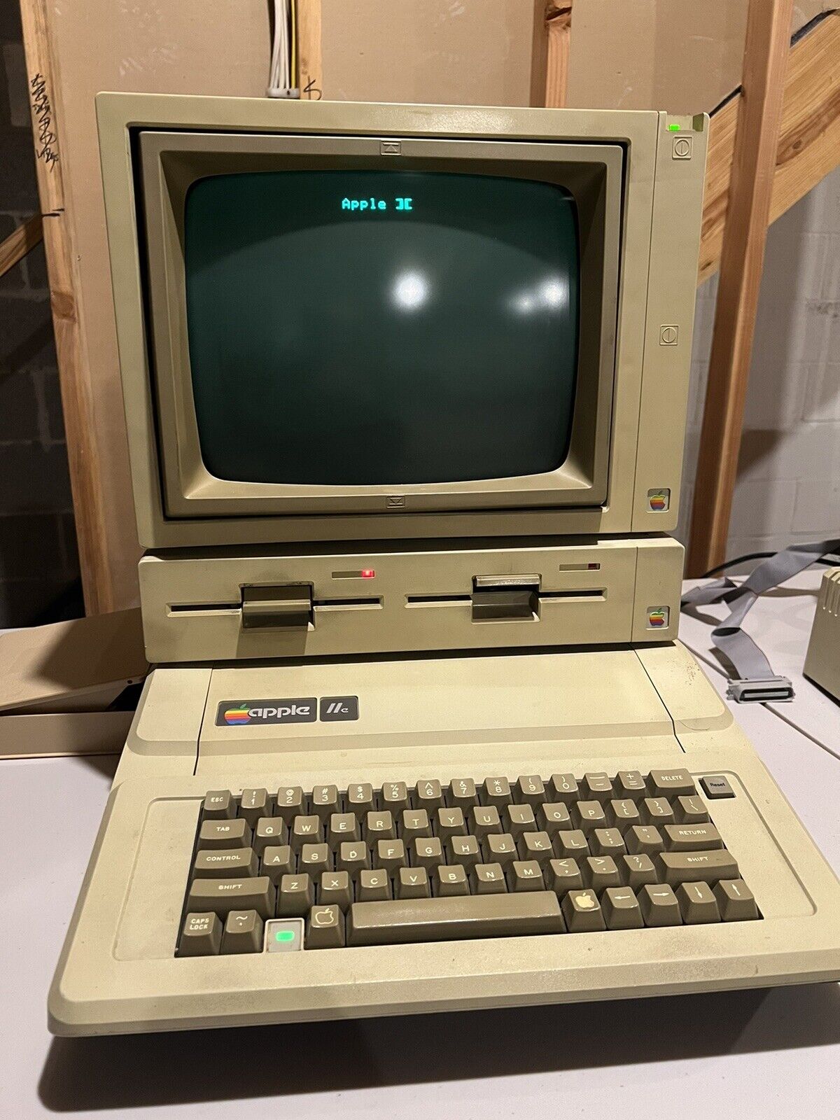 Vintage Apple IIe (2e) Computer w/ DuoDrive And Monitor 