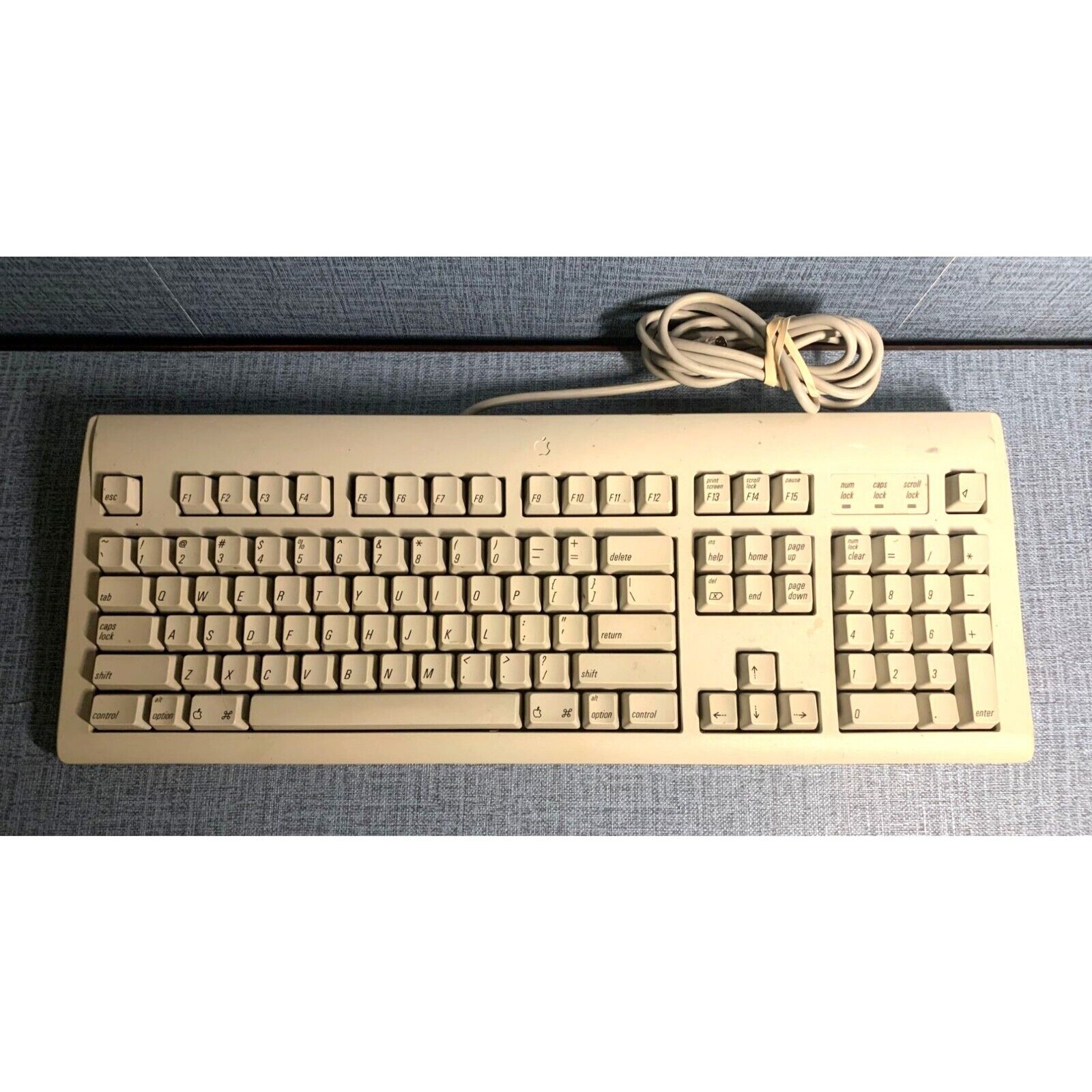 Vintage Apple Design Keyboard Desktop Model #M2980 Made in Thailand 1994