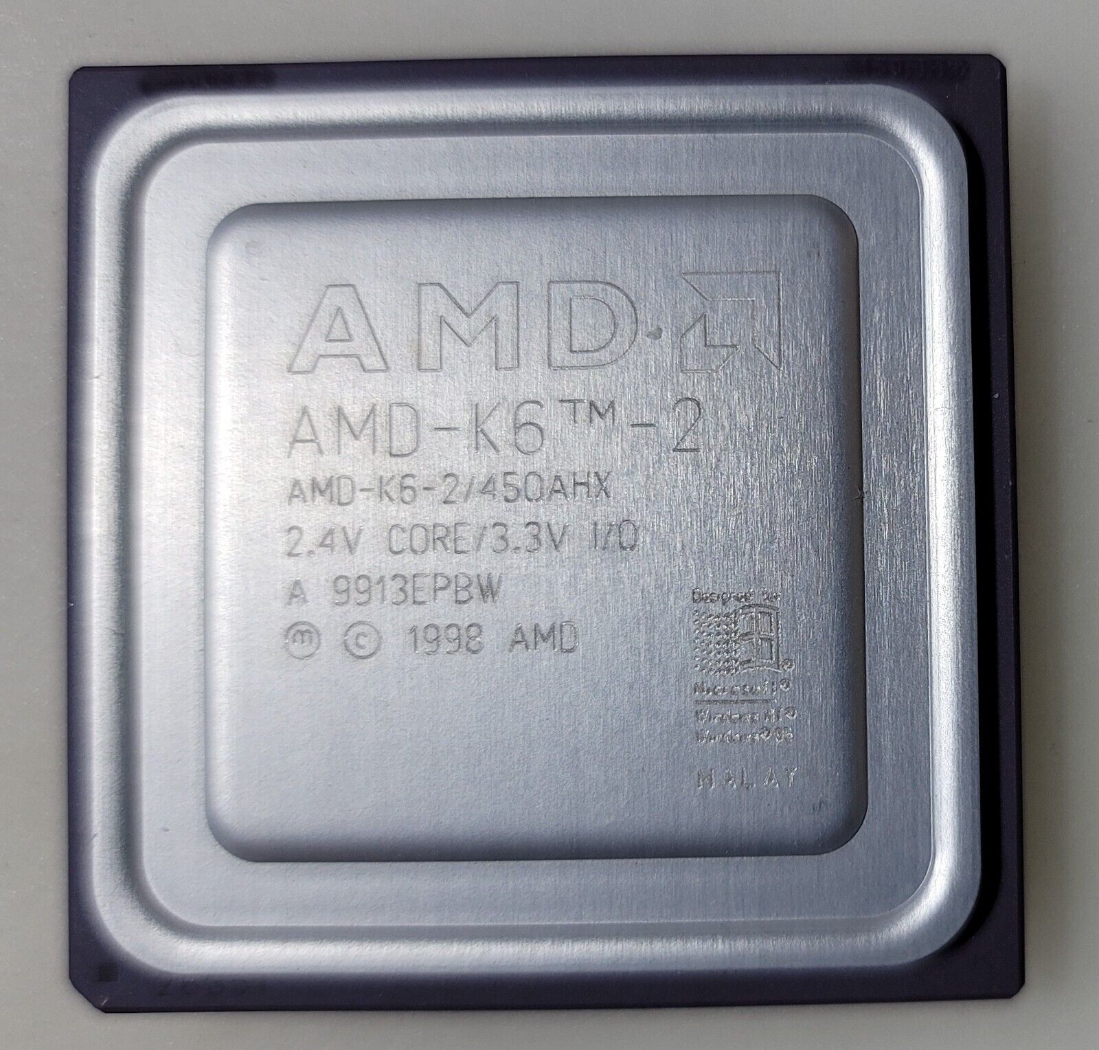 Vintage AMD K6 AMD-K6-2/450AHX 2.4V Core/3.3V Processor Collection/Gold