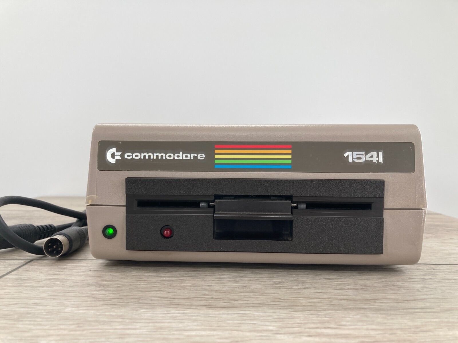 Commodore VIC 1541 Single Drive Floppy Disk Computer Manual Powers On Retro 80s