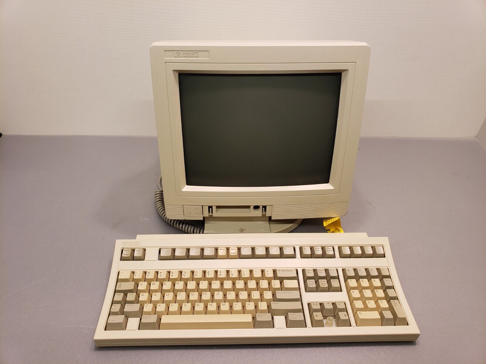 Vintage HP Hewlett Packard 700/96 C1064 Terminal CRT Monitor w/ Keyboard Working