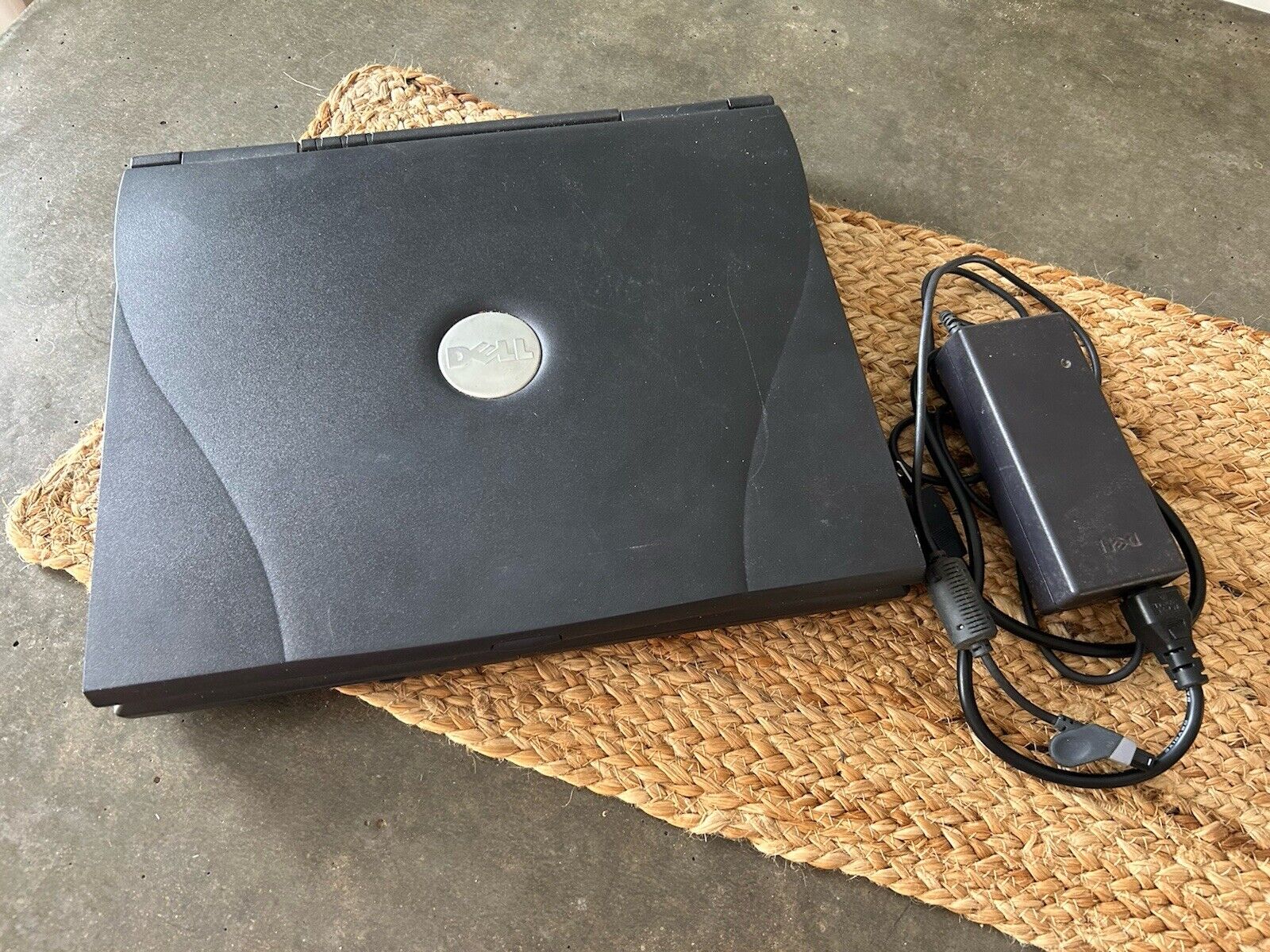 Vintage Dell Latitude C800 PP01X Laptop For Parts Turns On W/Cord No Log In