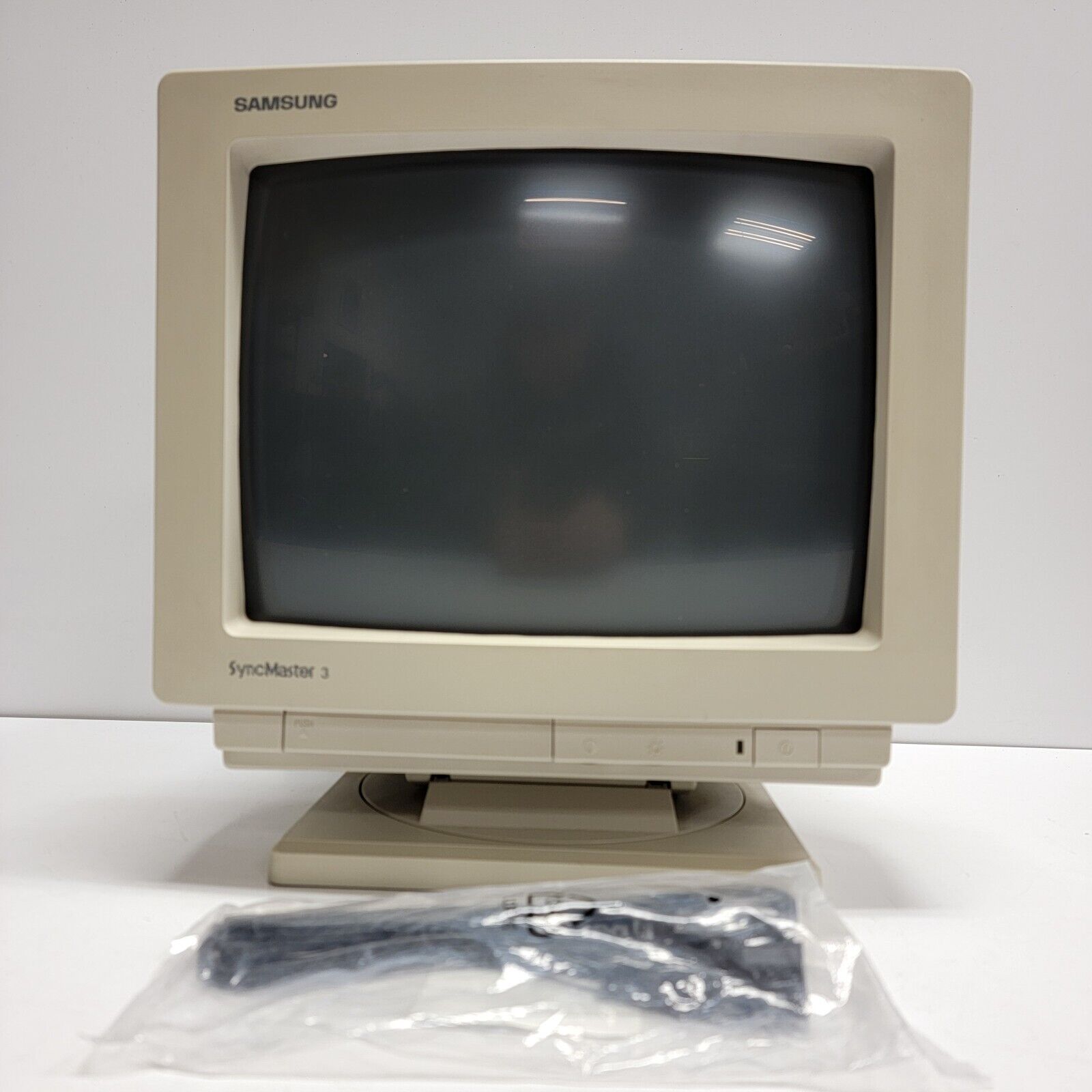 VINTAGE 1992 - Samsung SyncMaster 3 13 Inch CRT PC Monitor Model Number CVM4967