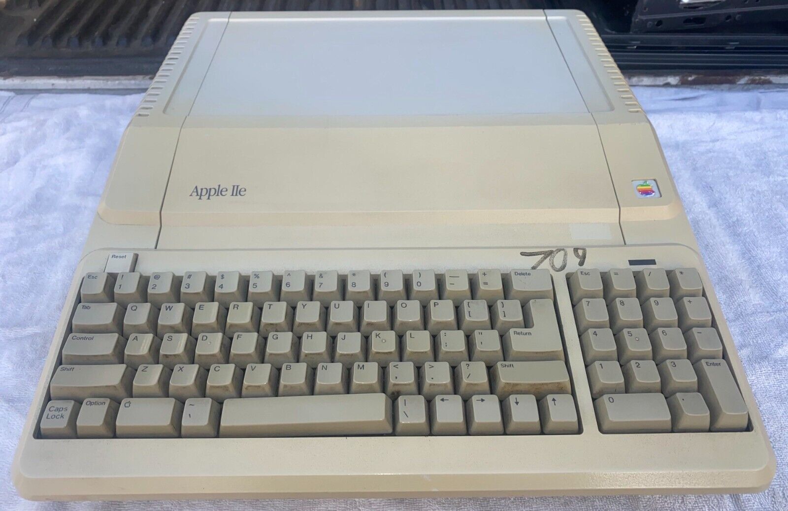 Working Apple IIe Platinum Computer A2S2128     KL