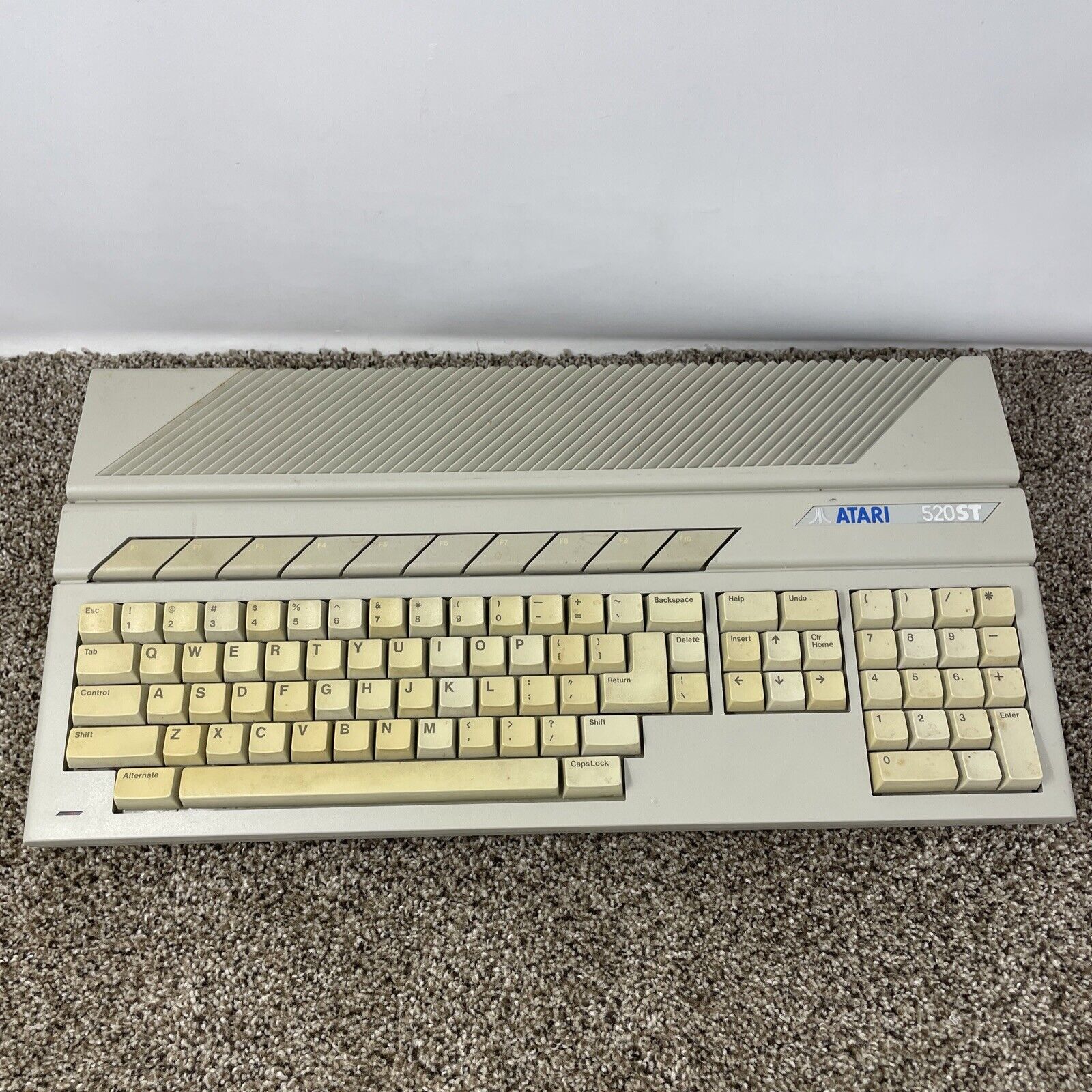 Vintage Atari 520ST Home Computer Powers Up No Display FOR PARTS OR REPAIR