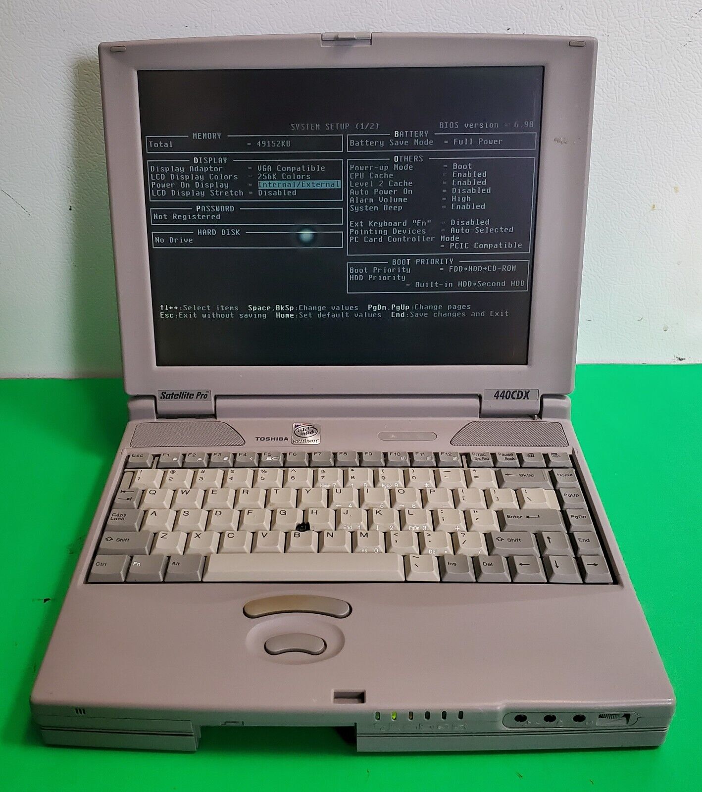 Retro Toshiba Satellite Pro 440CDX Pentium Laptop Computer Vintage - Powers On