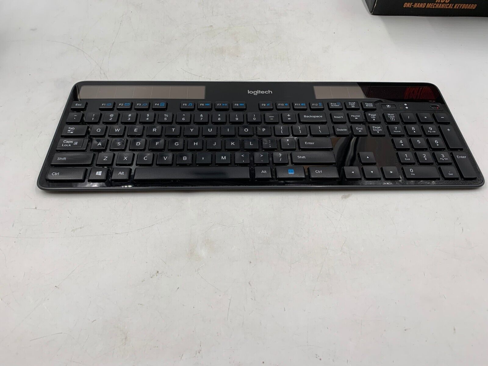 Logitech K750 Wireless Solar Keyboard -w/o Dongle - Black Free S/H
