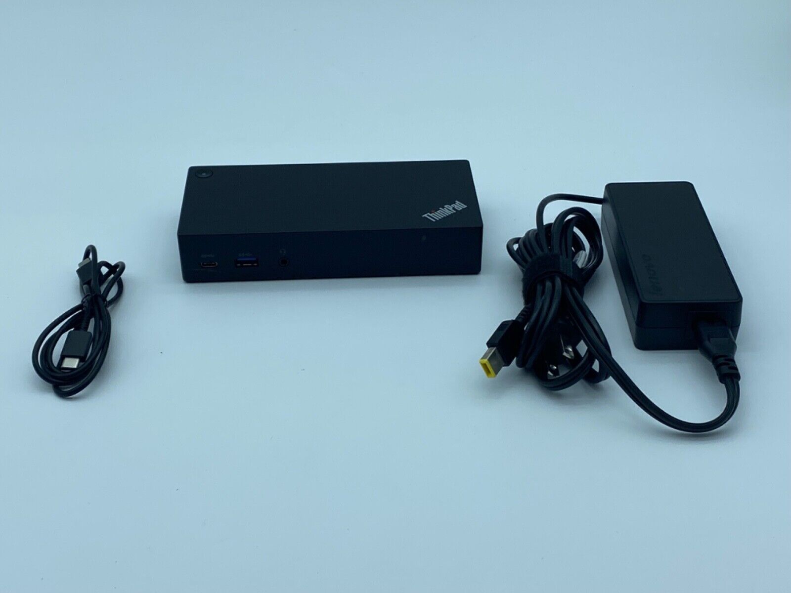 Lenovo DK1633 ThinkPad Universal USB-C Docking Station W/accessories 2A0928053