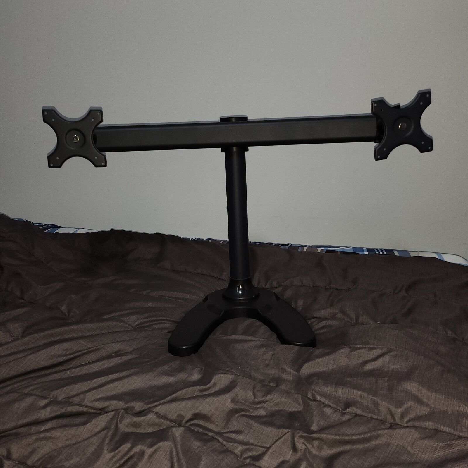 EZM Deluxe Dual Monitor Mount Stand Free Standing up to 28\