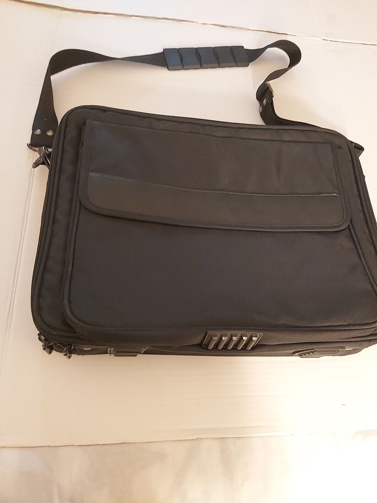Laptop Carrying Case With Pockets 16L X 12W X 3D Black