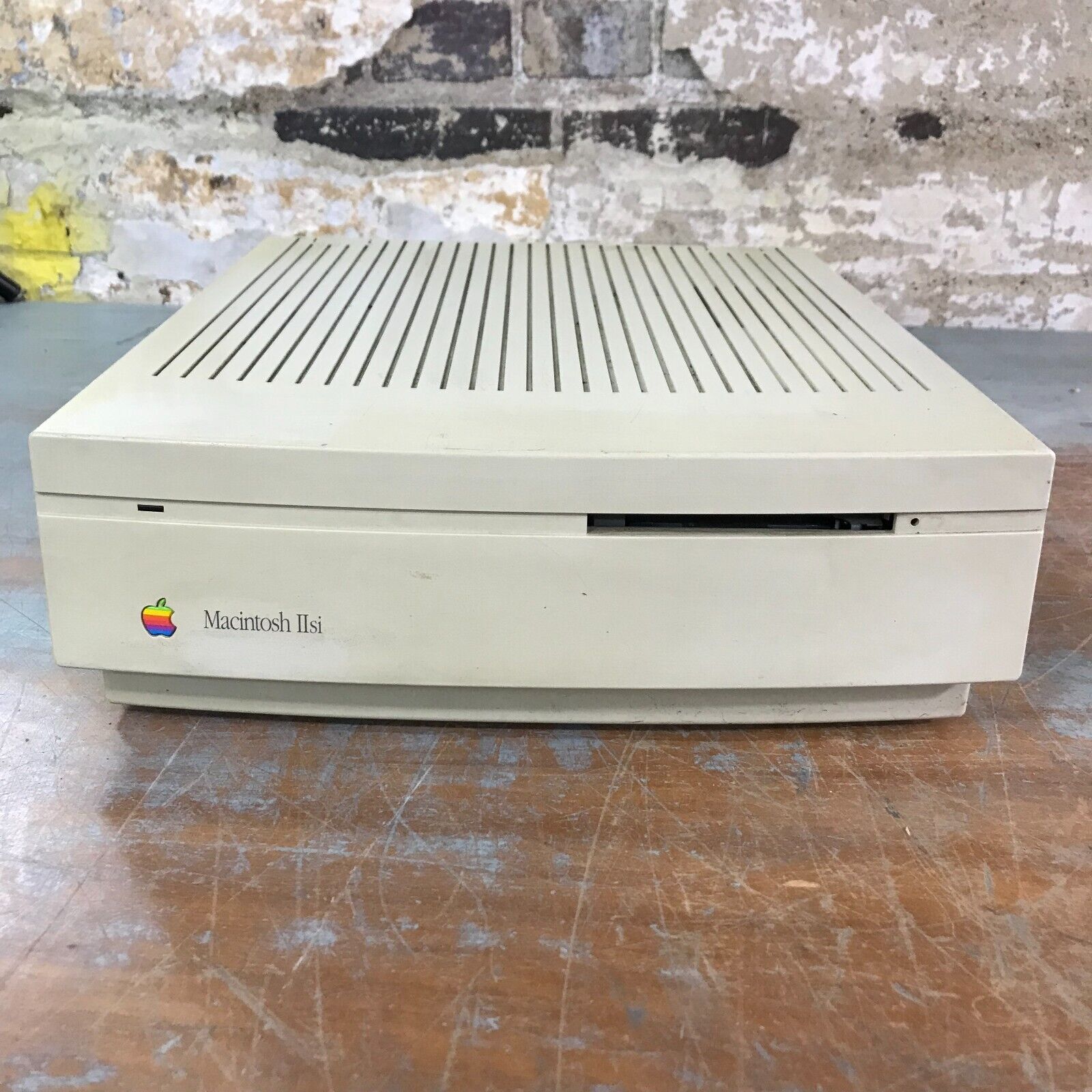 Vintage Apple Macintosh IIsi M0360 w/Mac Con Ethernet - Powers On No Image