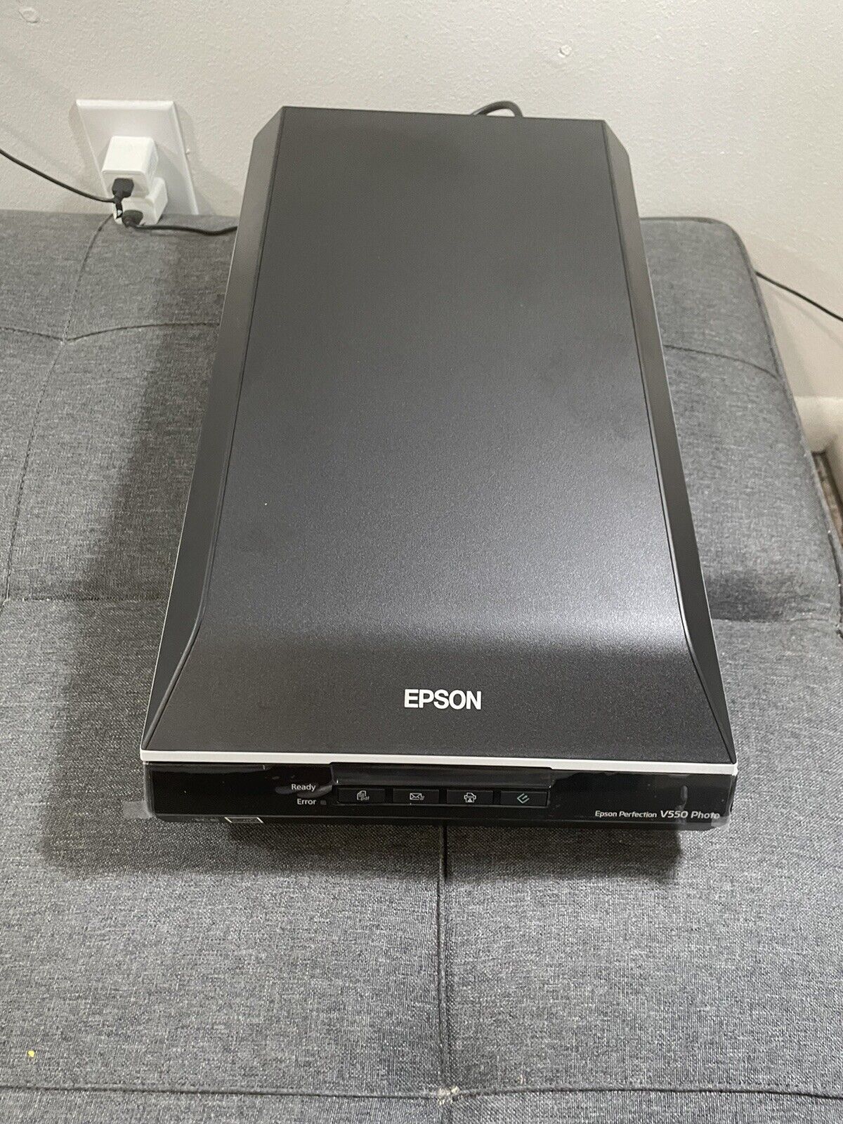 Epson Perfection V550 Photo Color Scanner 6400 dpi - Black / No power Cord