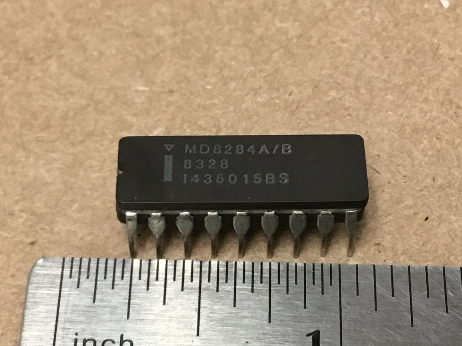 (1 PC)  INTEL   MD8284A/B   CPU SYSTEM CLOCK GENERATOR, 18 Pin, Ceramic, DIP