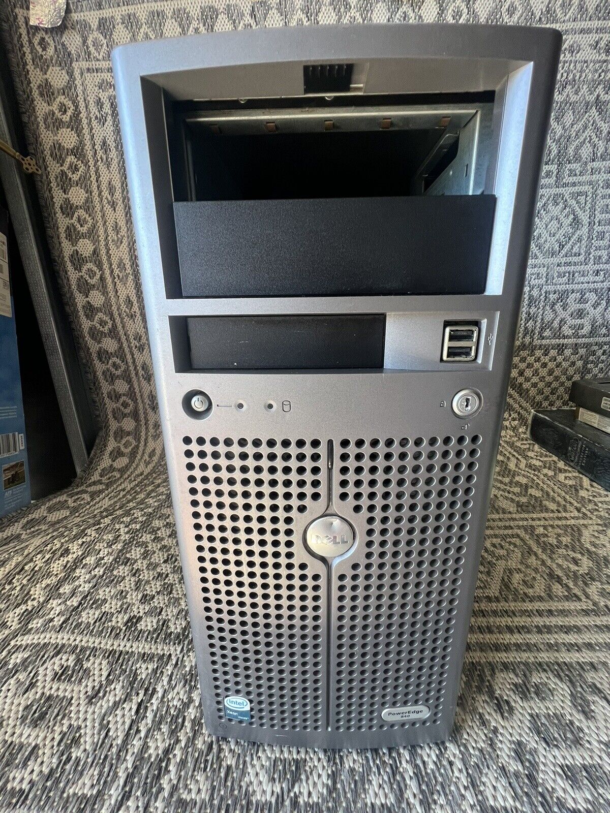 Dell PowerEdge 840 Desktop Computer 20in Black/Gray Intel Pentium D CPU MVT01