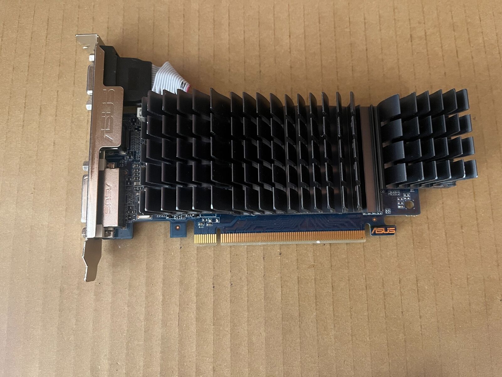 ASUS NVIDIA GEFORCE GT620 2GB DDR3 GRAPHICS CARD GT620-SL-2GD3-DI-DP ZZ5-1(20)
