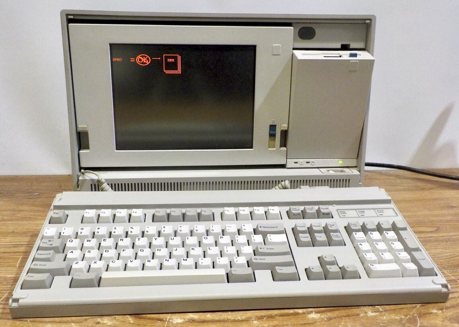 IBM Personal System/2 P70 386 Portable Computer - Type 8573-121 P/N 65X1580