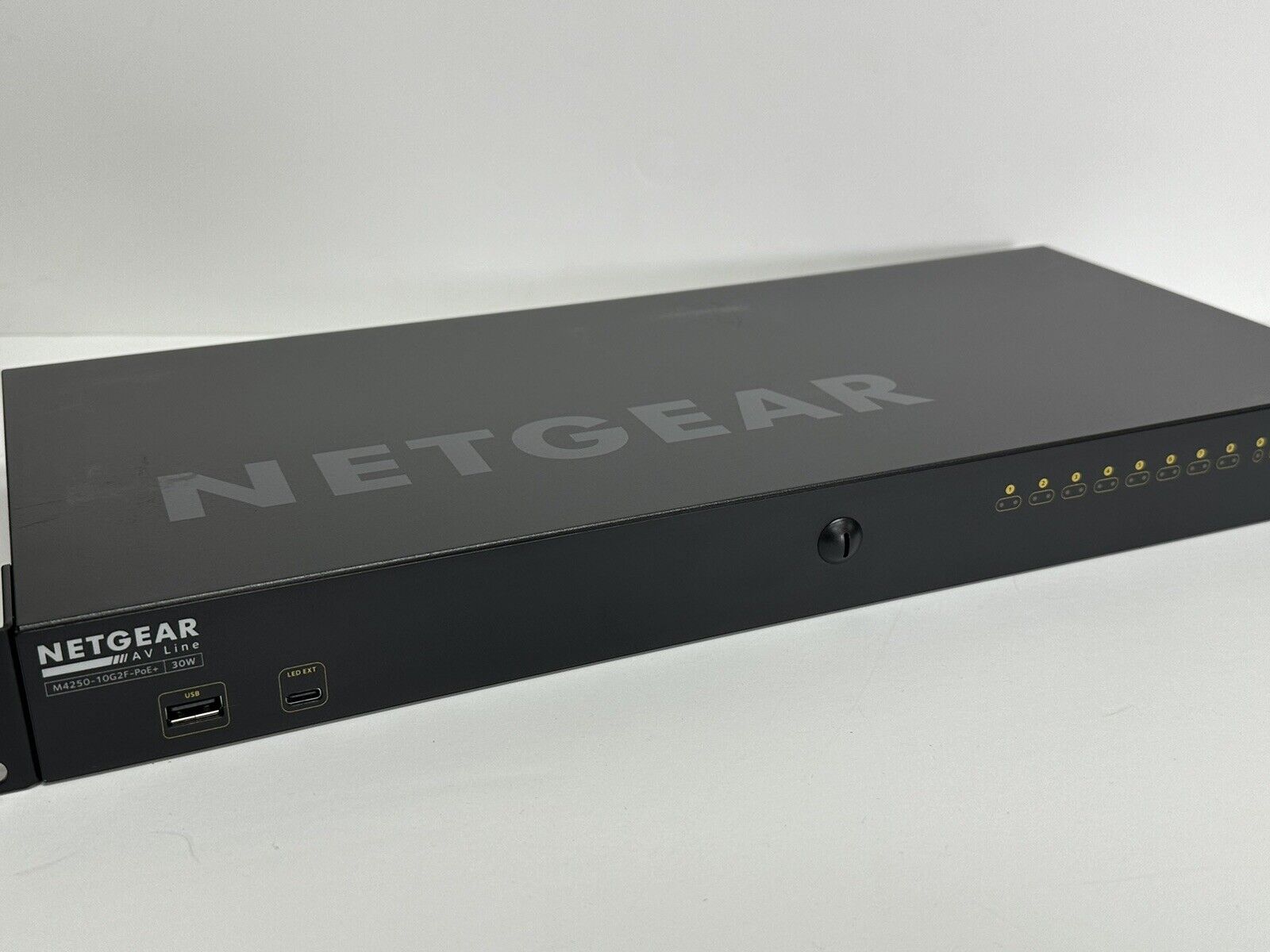 NETGEAR AV Line M4250-10G2XF-PoE+ Model GSM4212P