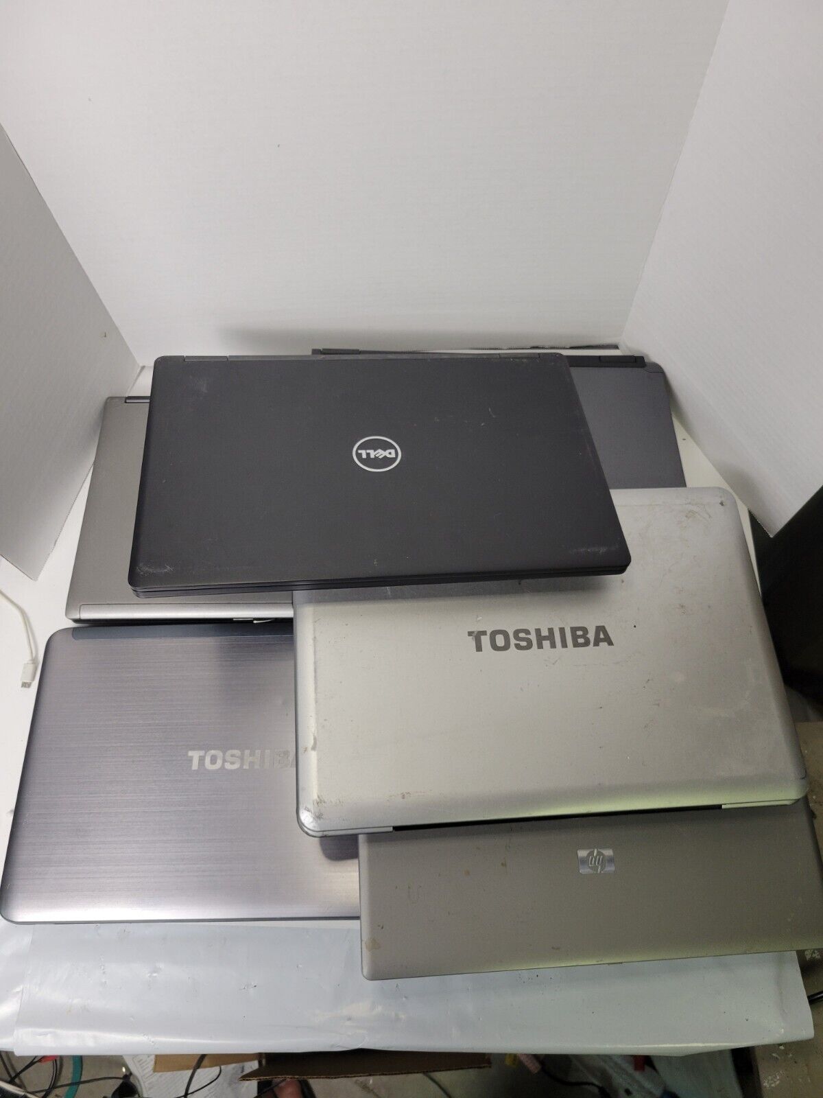 Lot of 6 Laptops Dell, HP And Toshiba, Some Working Some Not Working.