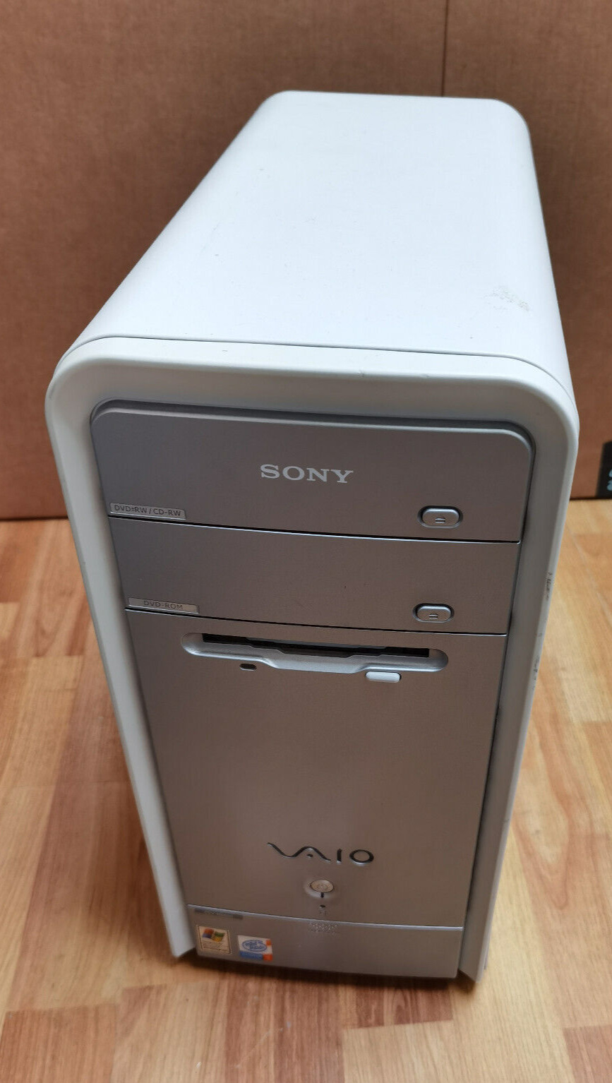 Sony VAIO Desktop Pentium 4 512mb 160GB Windows XP Home 32 PCV-2242 3GHz 