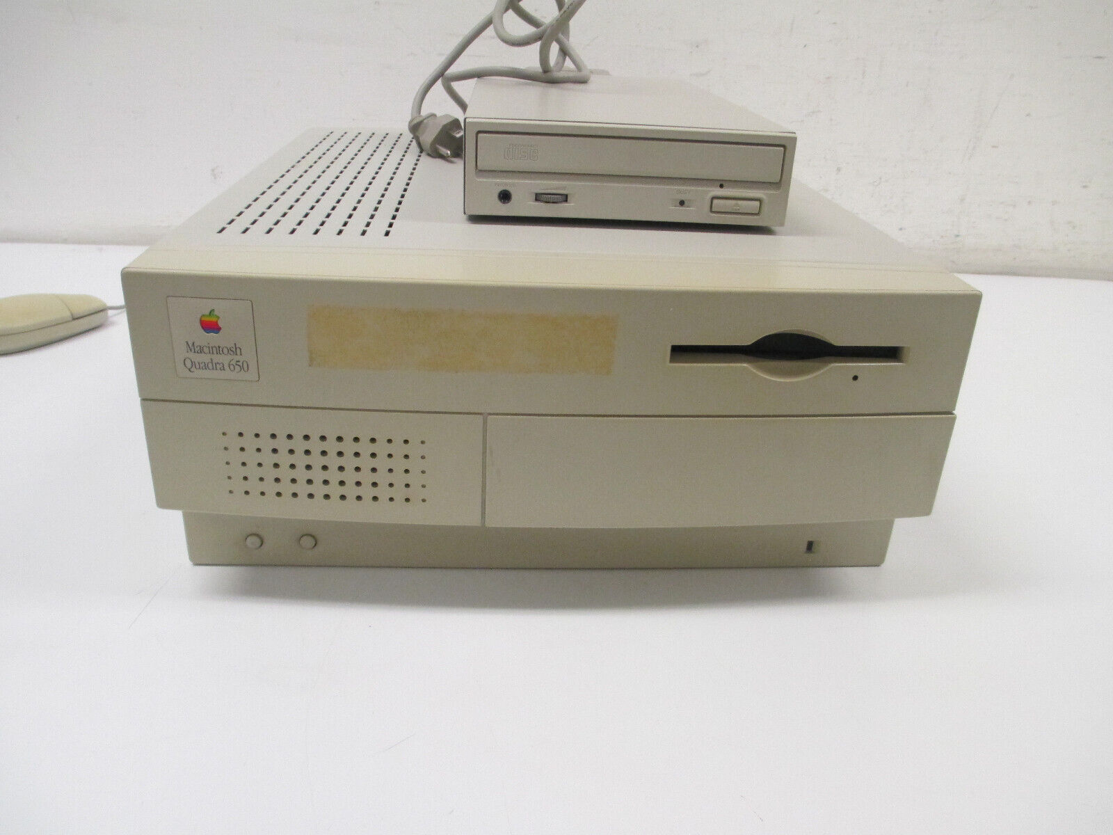 Vintage Apple Macintosh Quadra 650 Model M2118 w desktop bus mouse II & CD drive