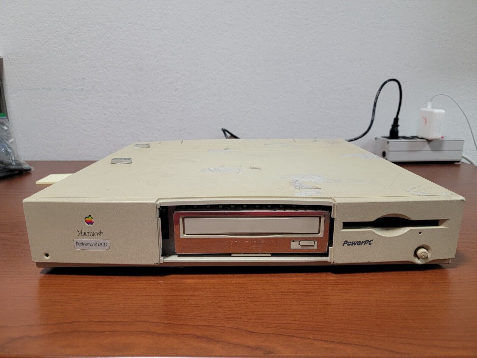 VINTAGE APPLE Macintosh Performa 6112CD Power PC - TURNS ON, CHIMES, UNTESTED
