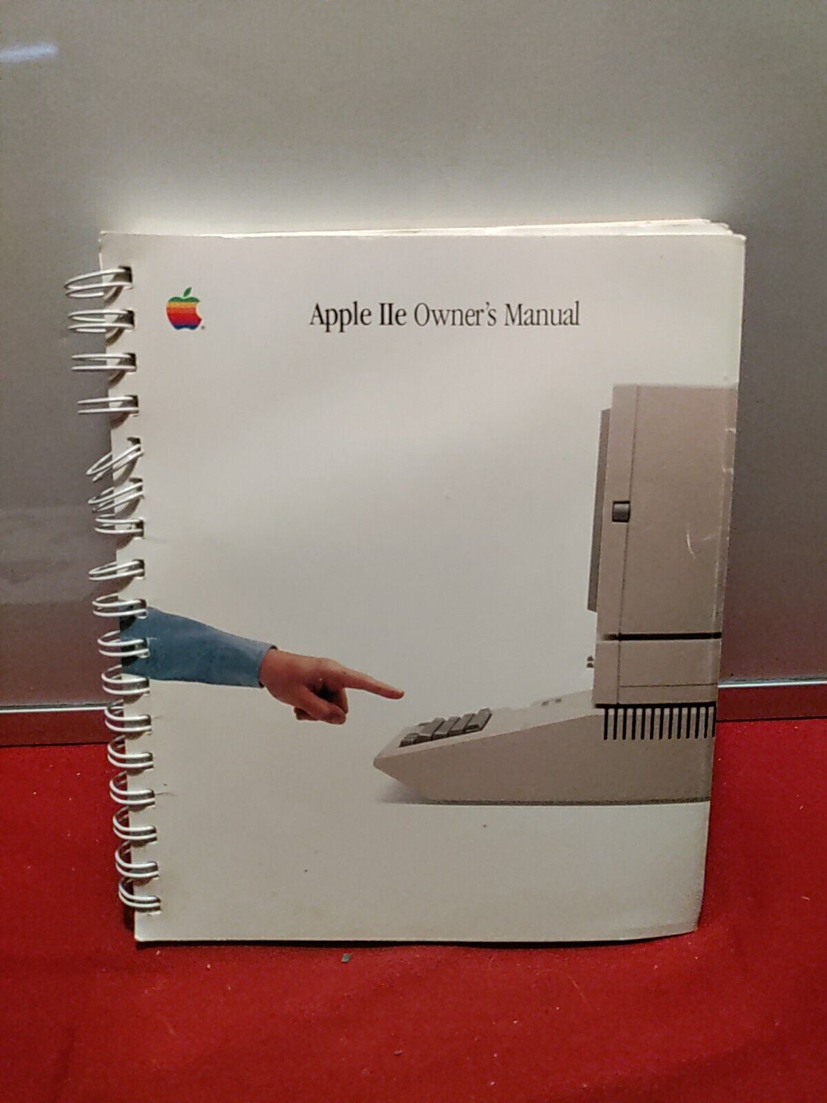 Vintage 1984 Apple IIe Owner's Manual 030-1140-A