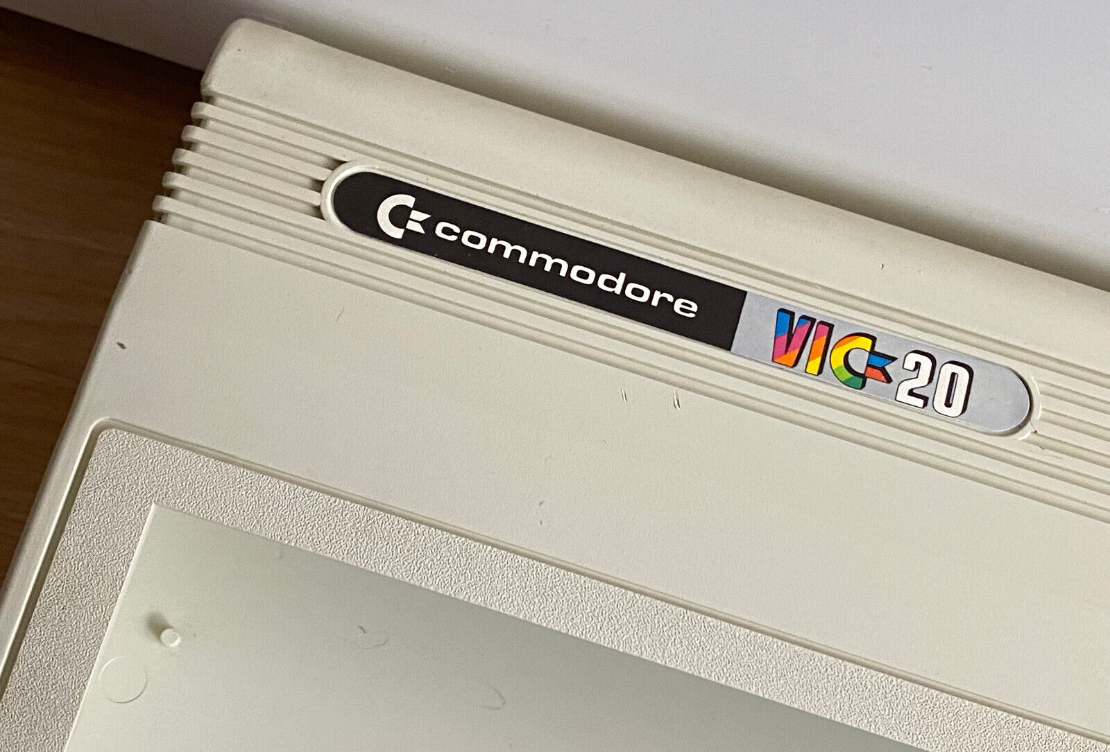 Commodore Vic 20 Case Made in England Ser.nr U.K.B 300668 #09 23