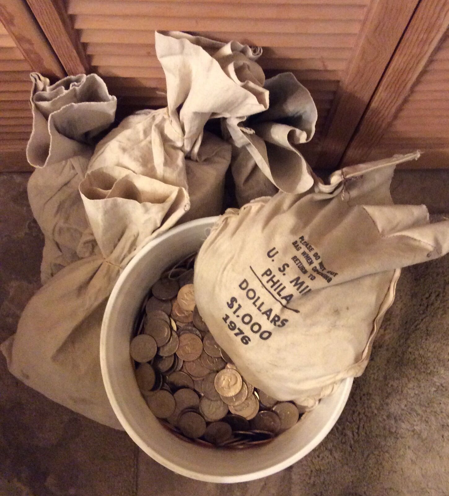 100 EISENHOWER SILVER DOLLARS,  IKE $$  FOR YOUR SLOT MACHINE IKES MIXED DATES.