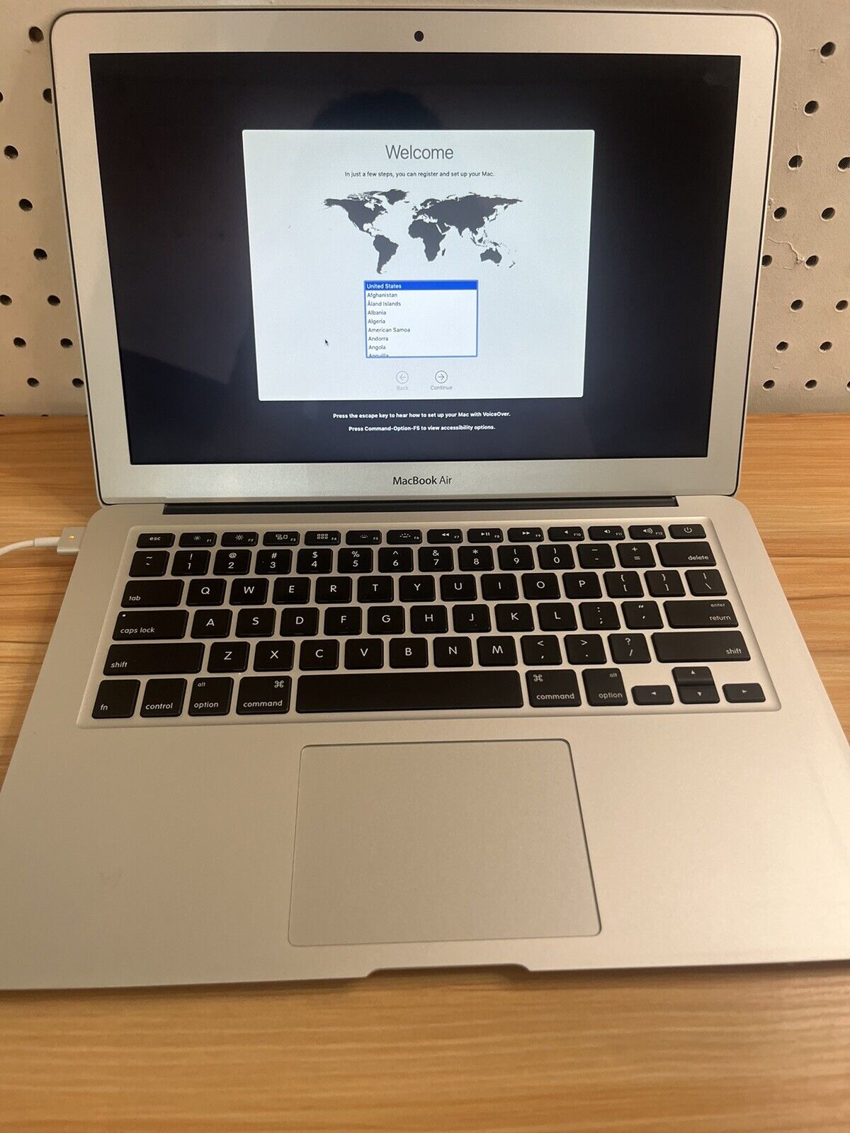 Apple Early 2014 MacBook Air 13-i5/4GB/256GB /MacOS Big Sur A3-Check description