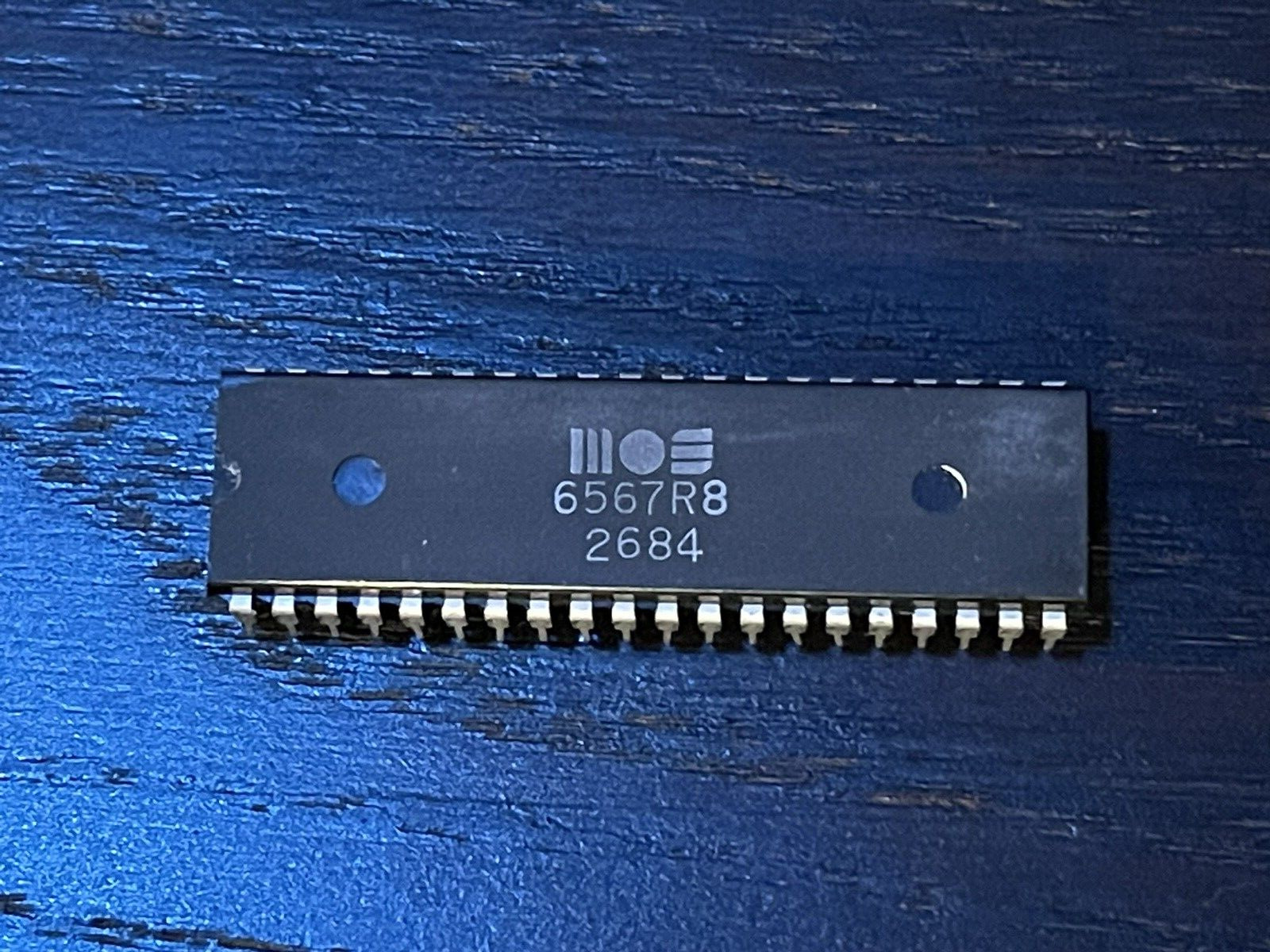 Genuine MOS 6567 R8 VICII chip for Commodore 64 | Tested & Working | US Seller