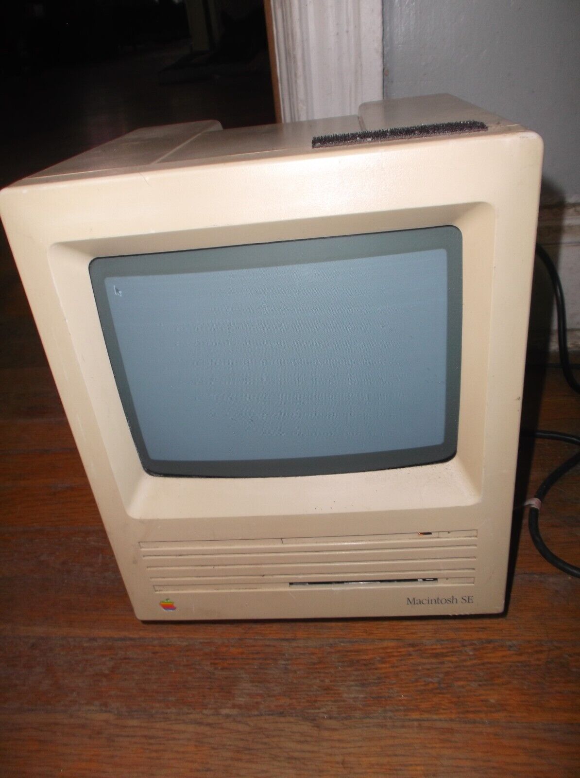 1986 Apple Macintosh SE Model M5011 1 Mb Ram 800K Drive  Computer Powers on