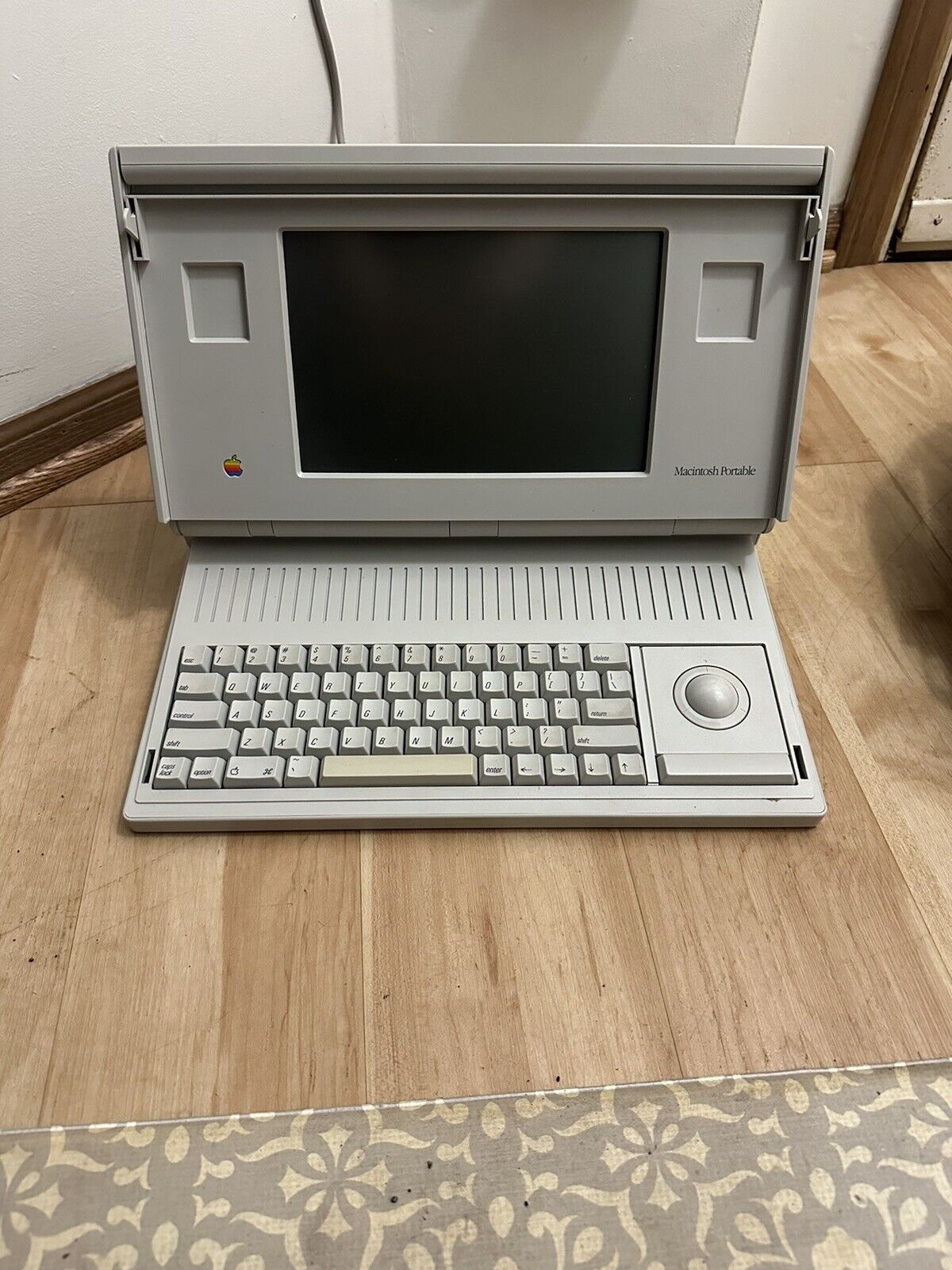 Apple Macintosh M5120 Portable Working Booted Up For Me Not Sure If Needs Repair