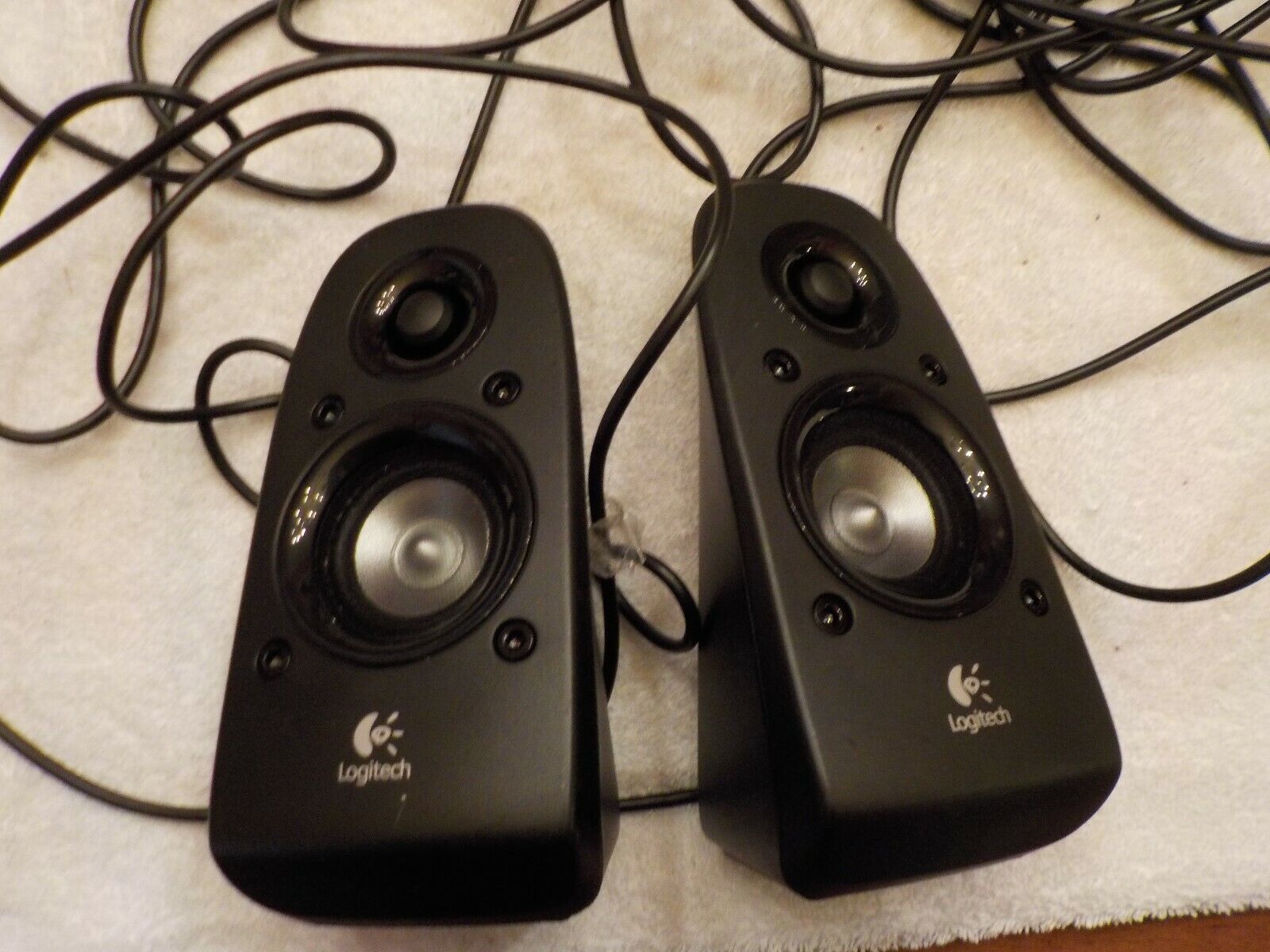 PAIR OF  LOGITECH SPEAKERS BLUE AND GRAY HOOKUP