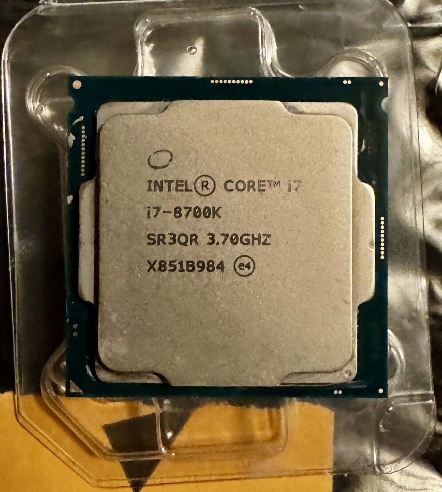 Intel Core i7-8700K Processor (3.7GHz, 6 Cores, Socket LGA1151)