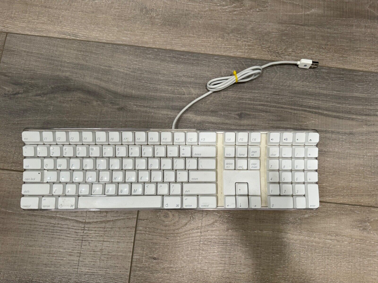 Apple A1048 (EMC: 1944) Wired Keyboard White - RIGHT SHIFT key doesn\'t work.