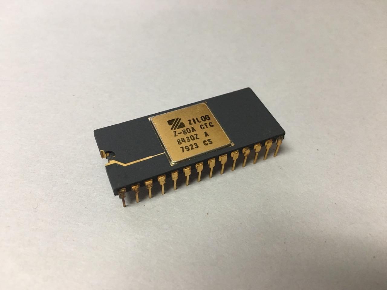 NEW RARE VINTAGE COLECTIBLE ZILOG Z80A CTC 8430Z GOLD CPU CERAMIC IC