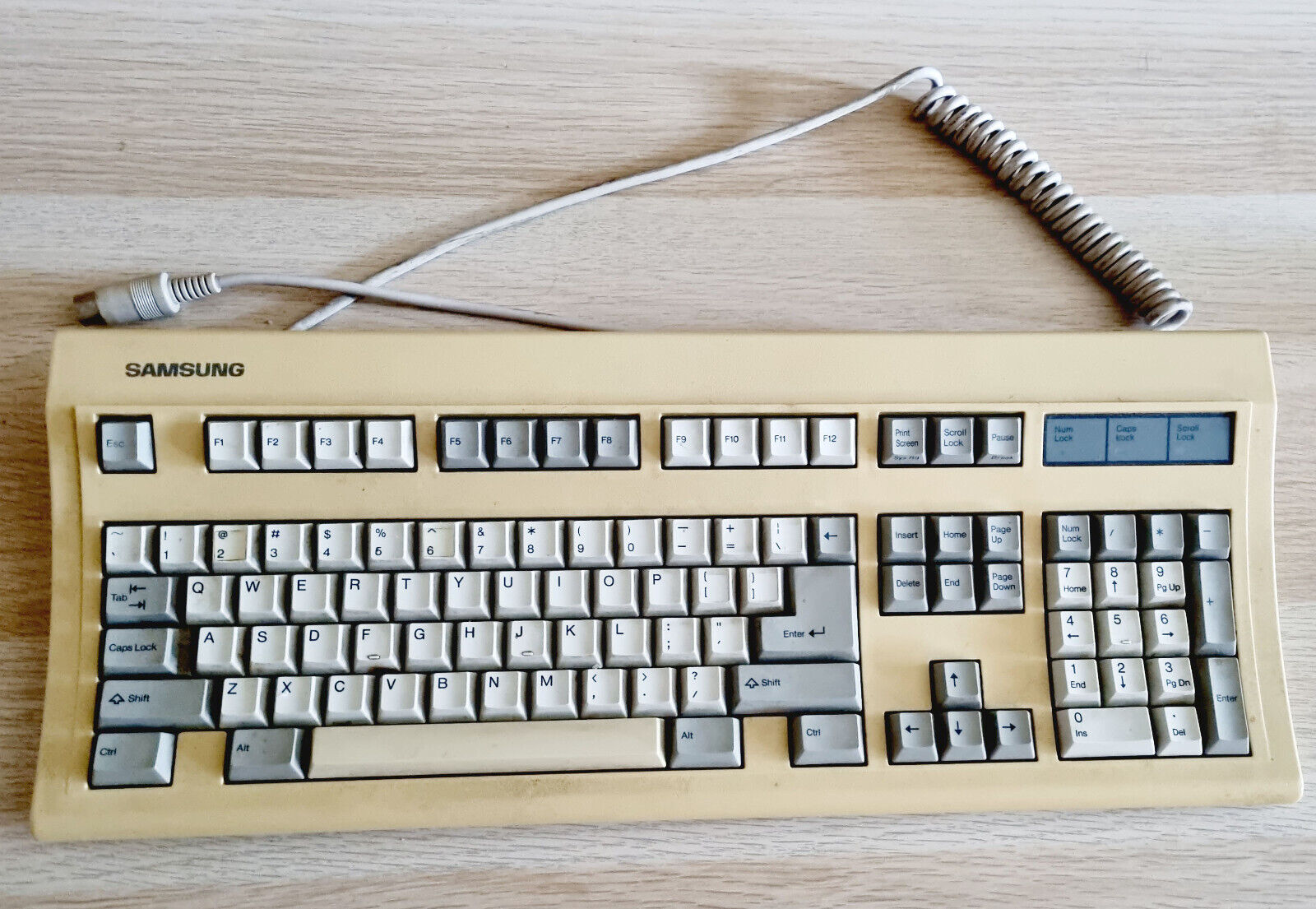 Vintage Samsung SEM-K20S Keyboard 5 PIN DIN