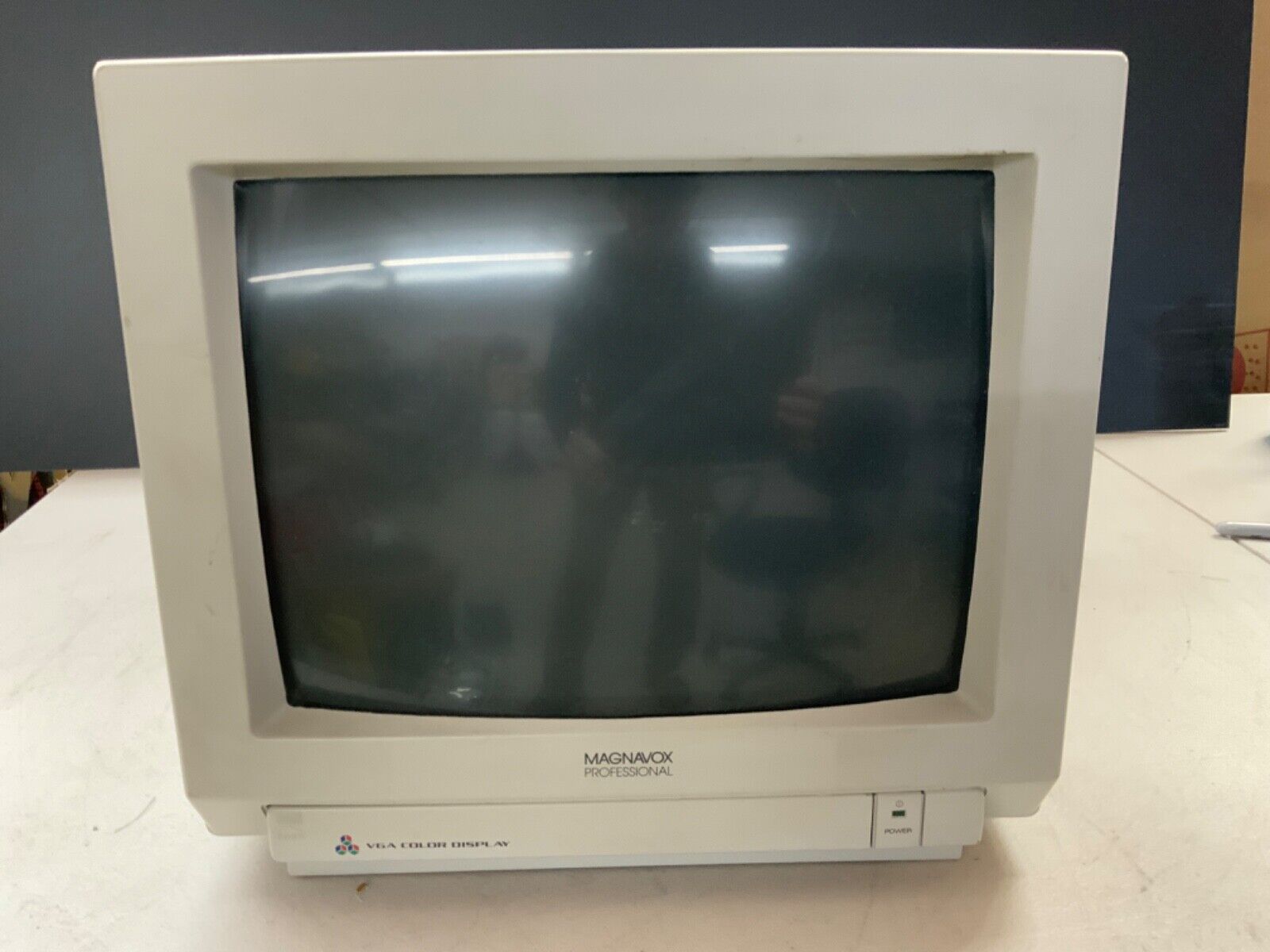 Magnavox Professional Monitor VGA Color Display 9CM062 (A9)