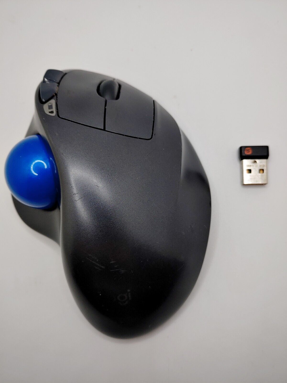 Logitech M570 Wireless Trackball Mouse With Dongle Missing back Cover Tested