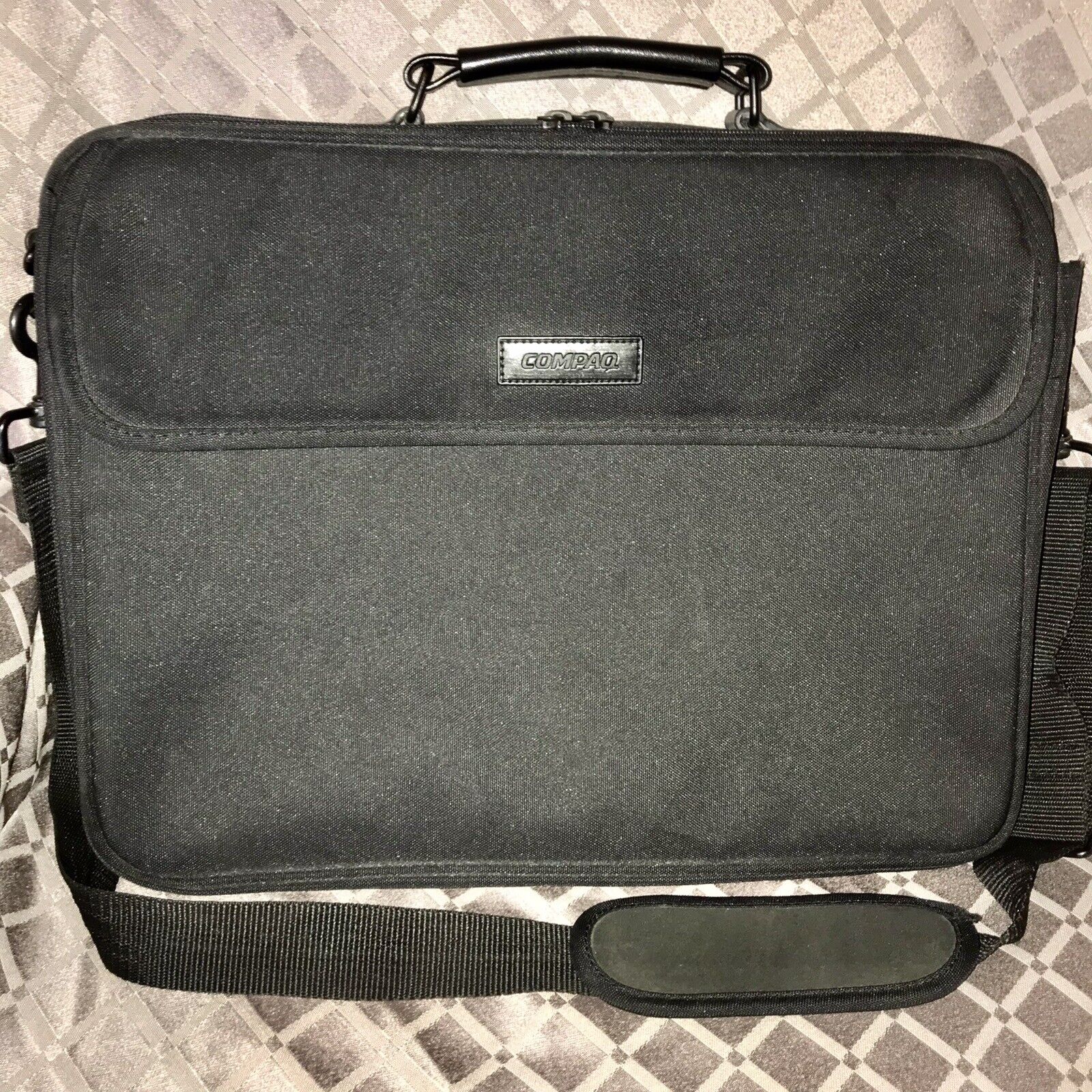 Compaq Laptop Bag Carry Case Vintage 15”x12” Black  Handle Pockets Adjustable