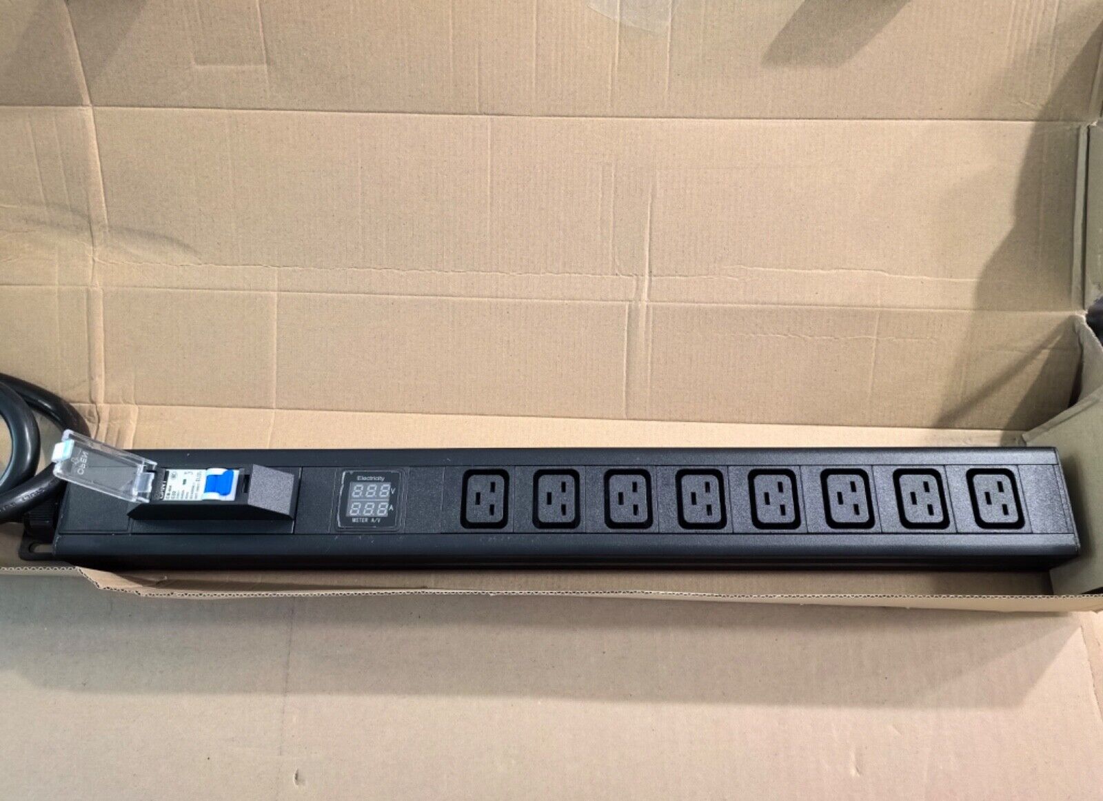 New LCD Metered PDU 240V 30A L8-30P 8x C19 Cryptocurrency Mining with Breaker