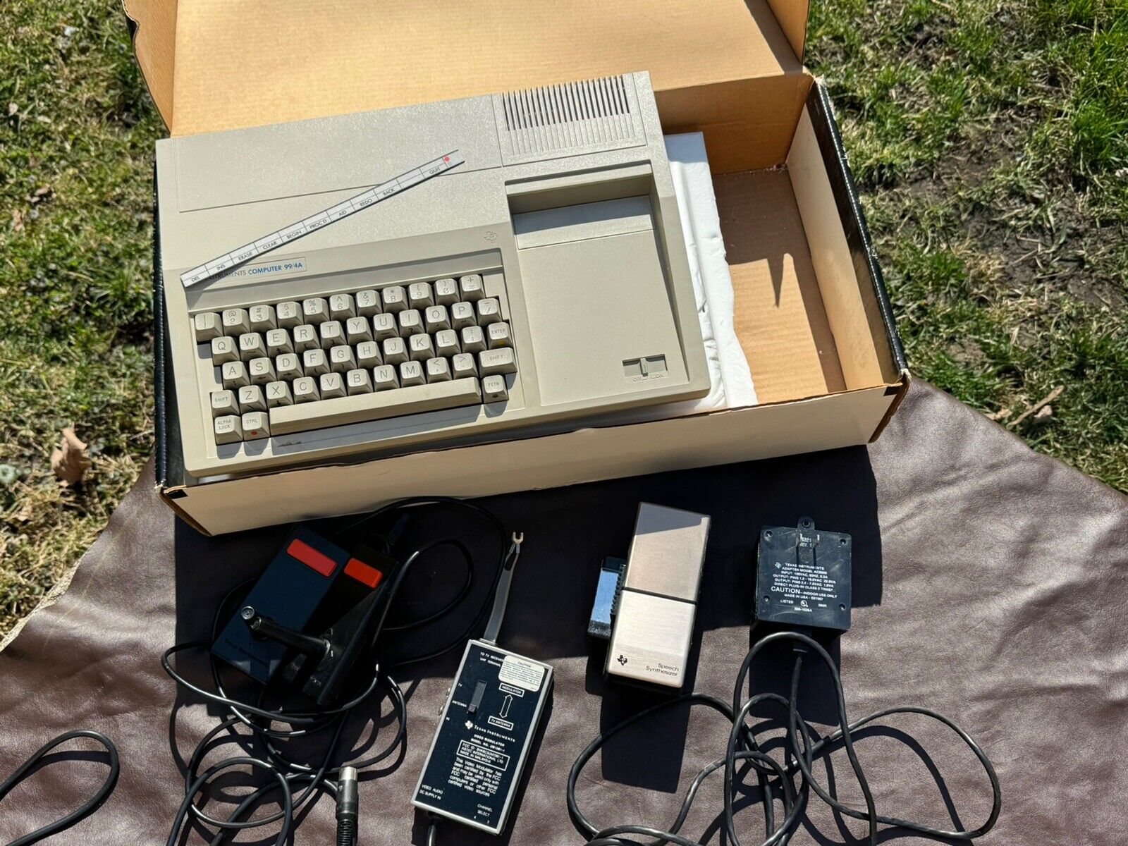 Texas Instruments Ti-99/4A Vintage 1983 Home Computer With Box